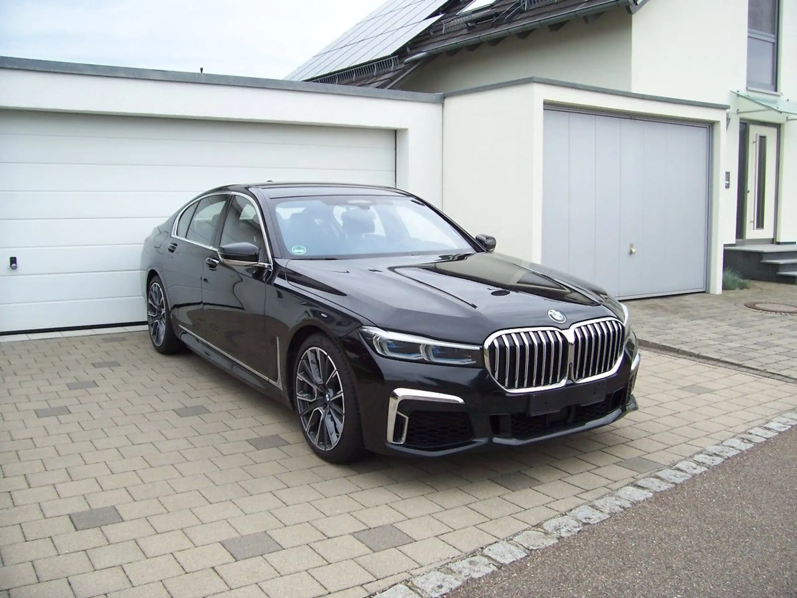 BMW - 750