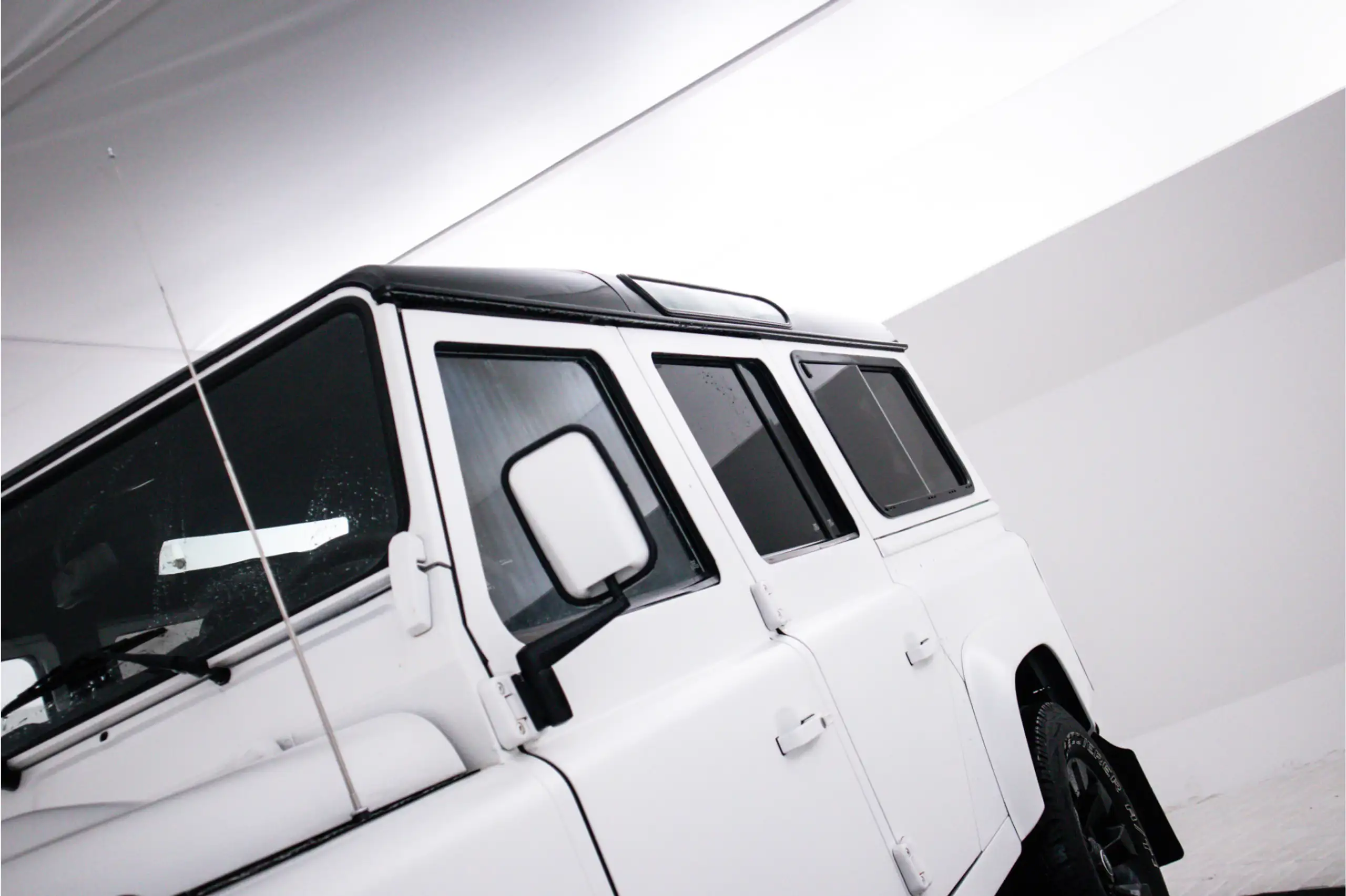 Land Rover - Defender