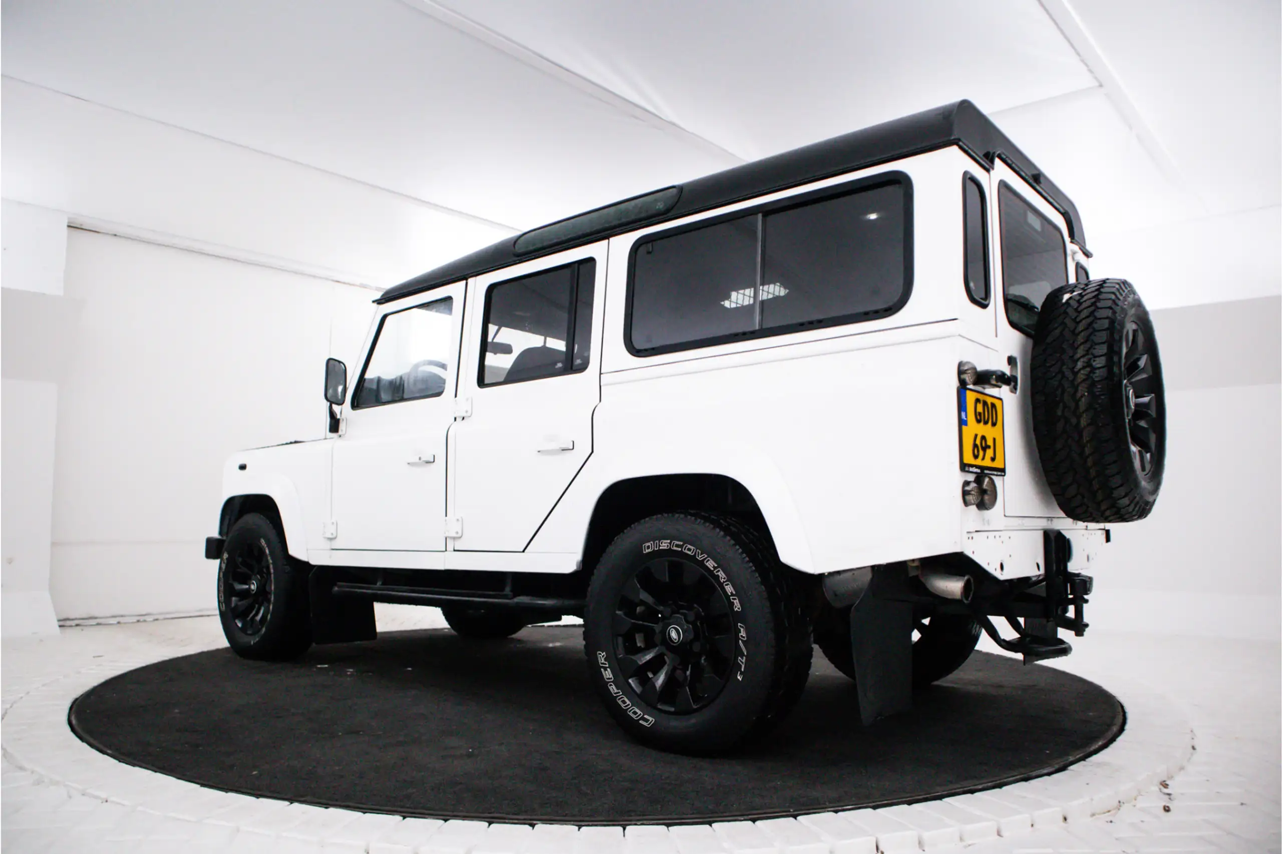 Land Rover - Defender