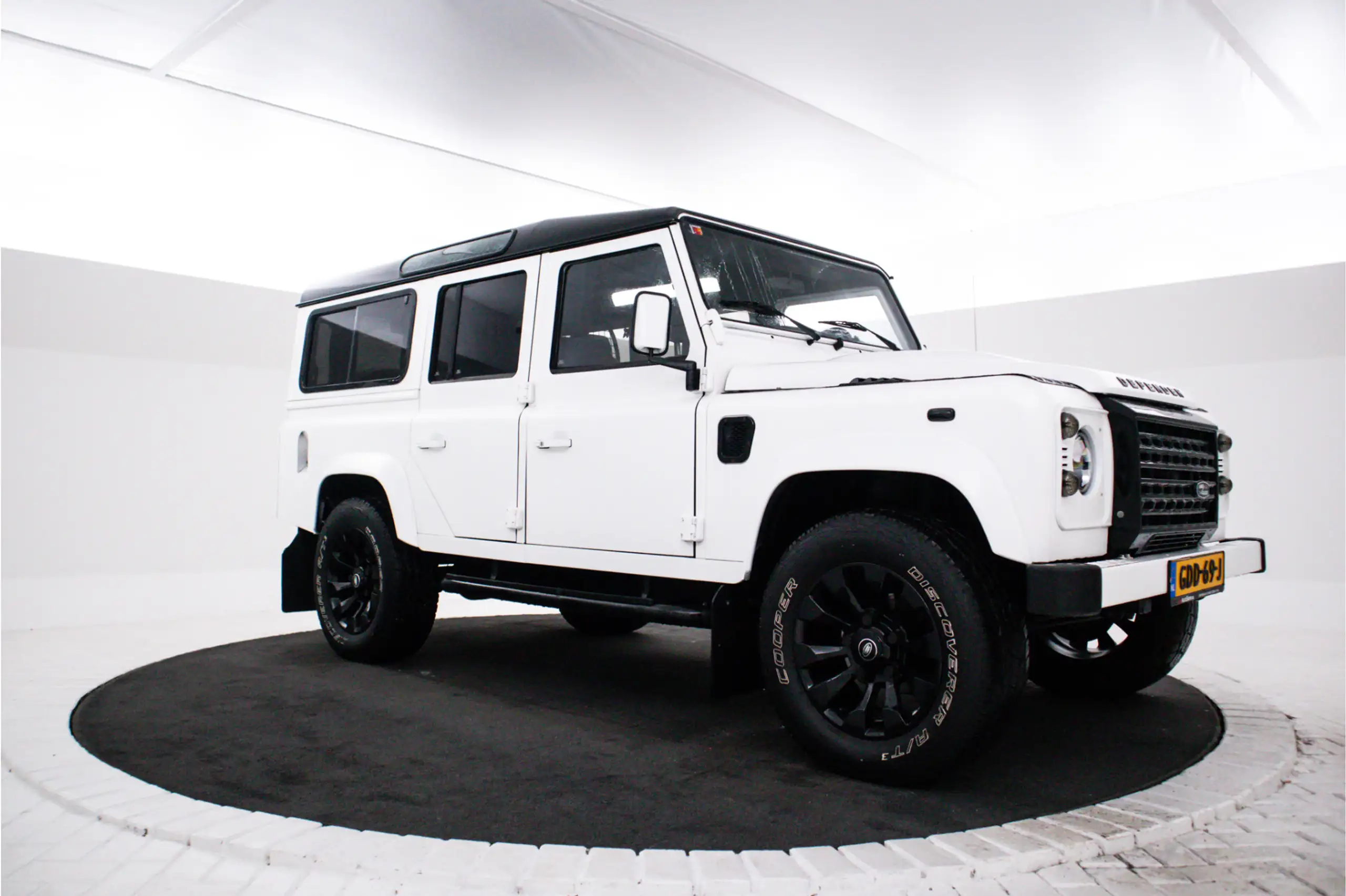 Land Rover - Defender