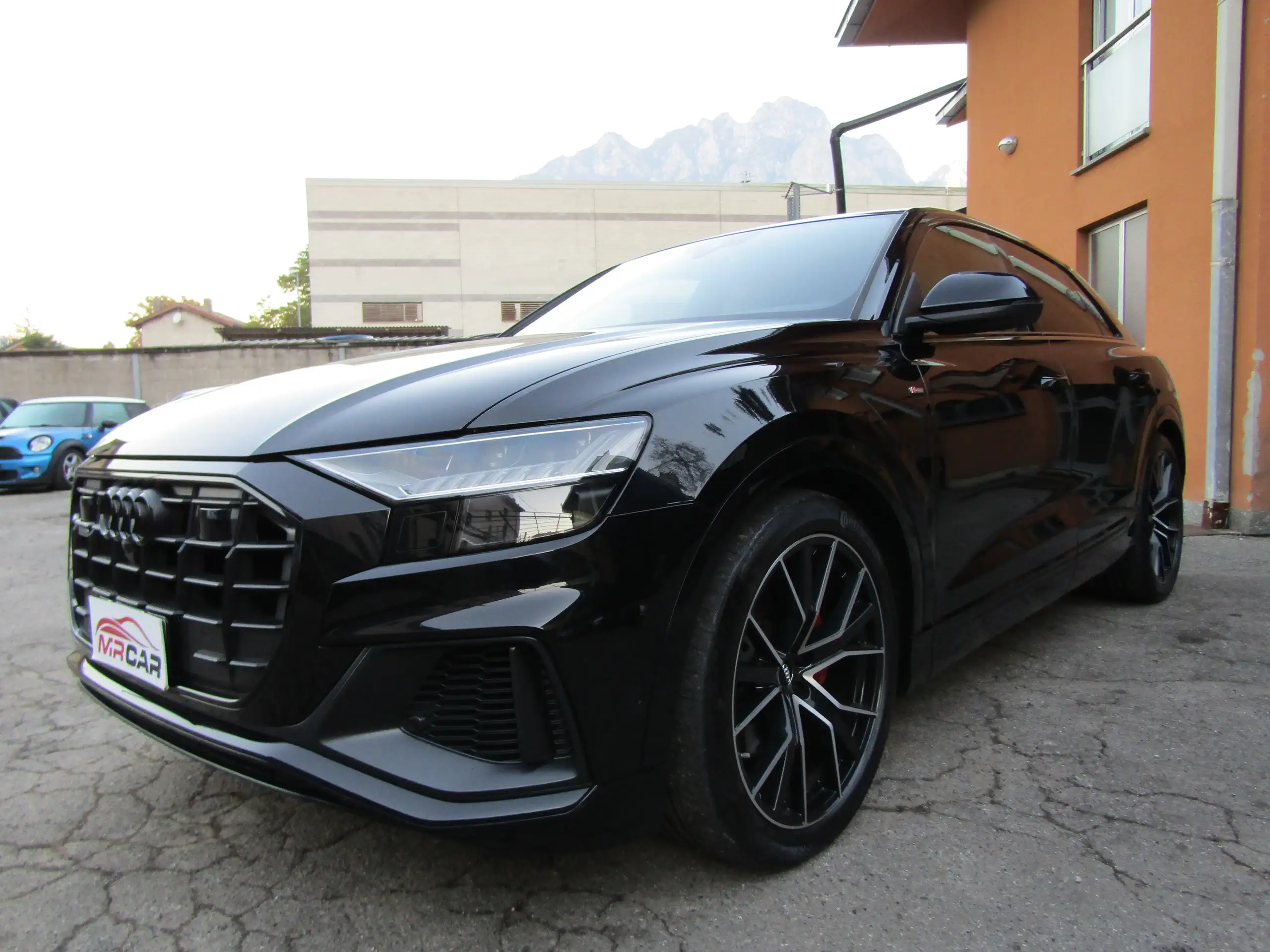 Audi - Q8