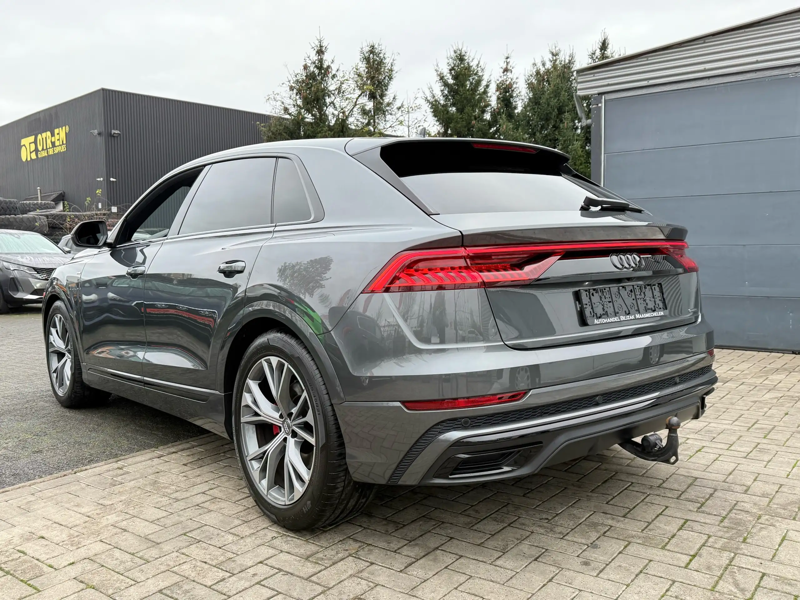 Audi - Q8