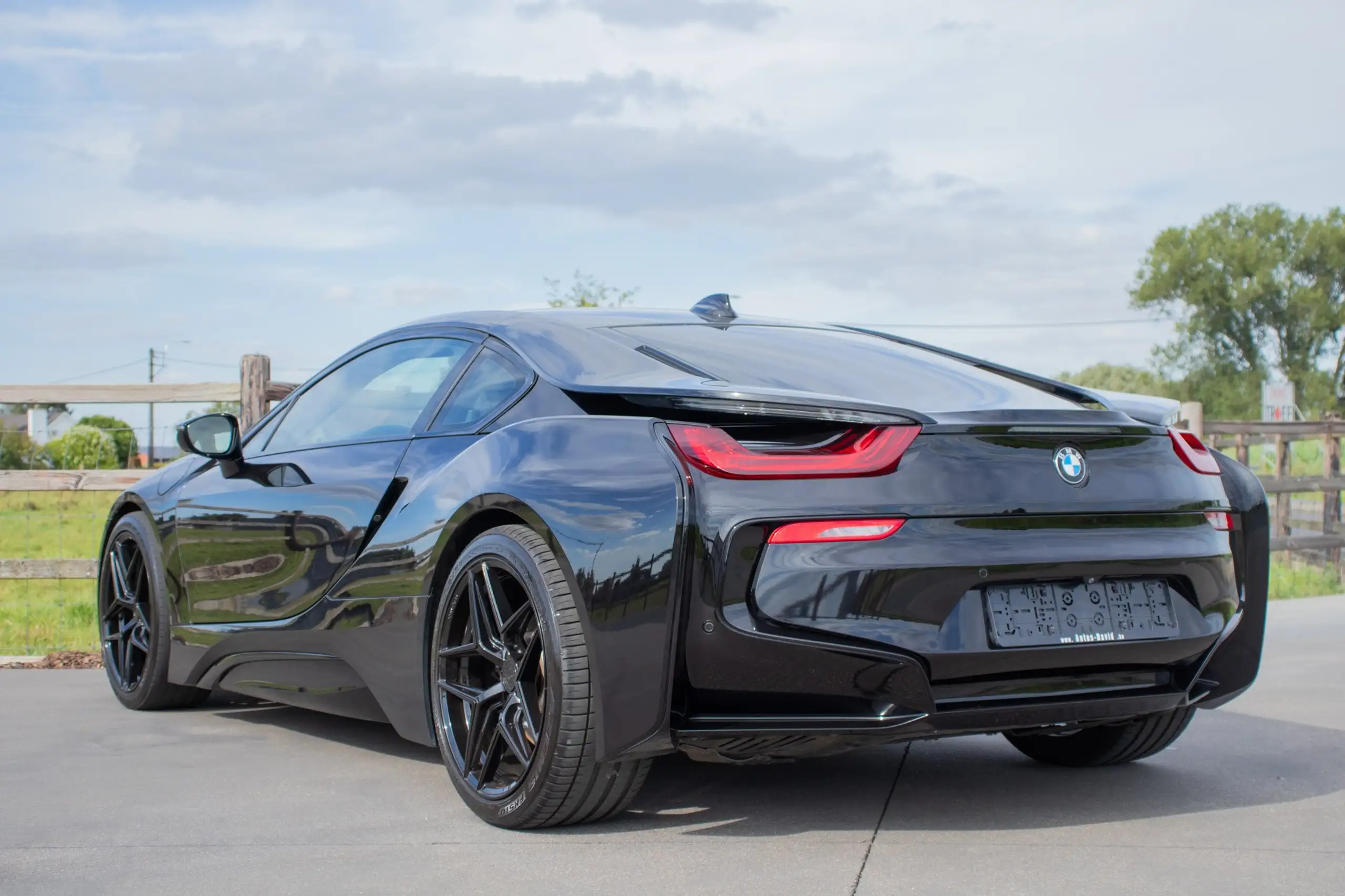 BMW - i8