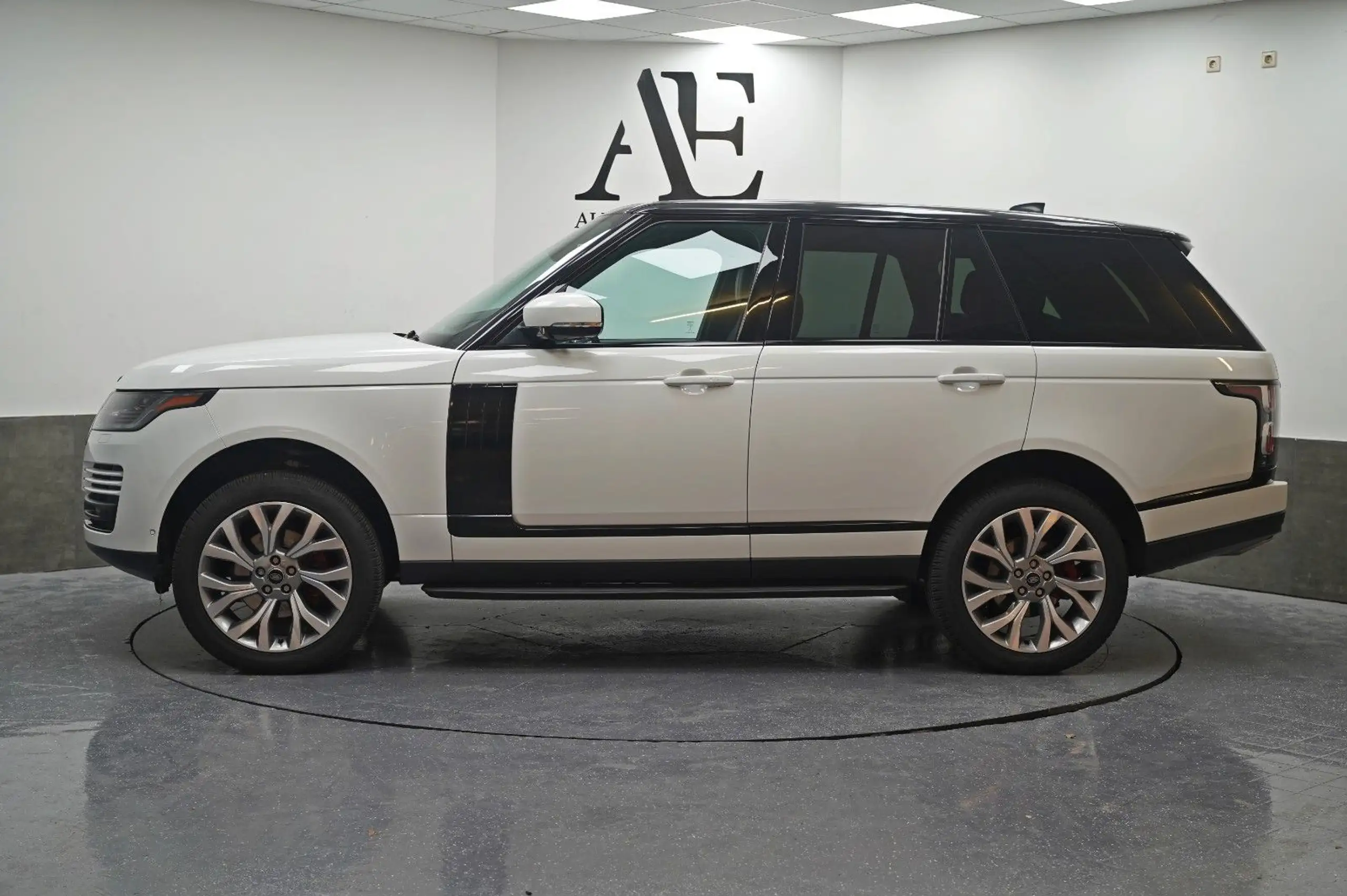 Land Rover - Range Rover