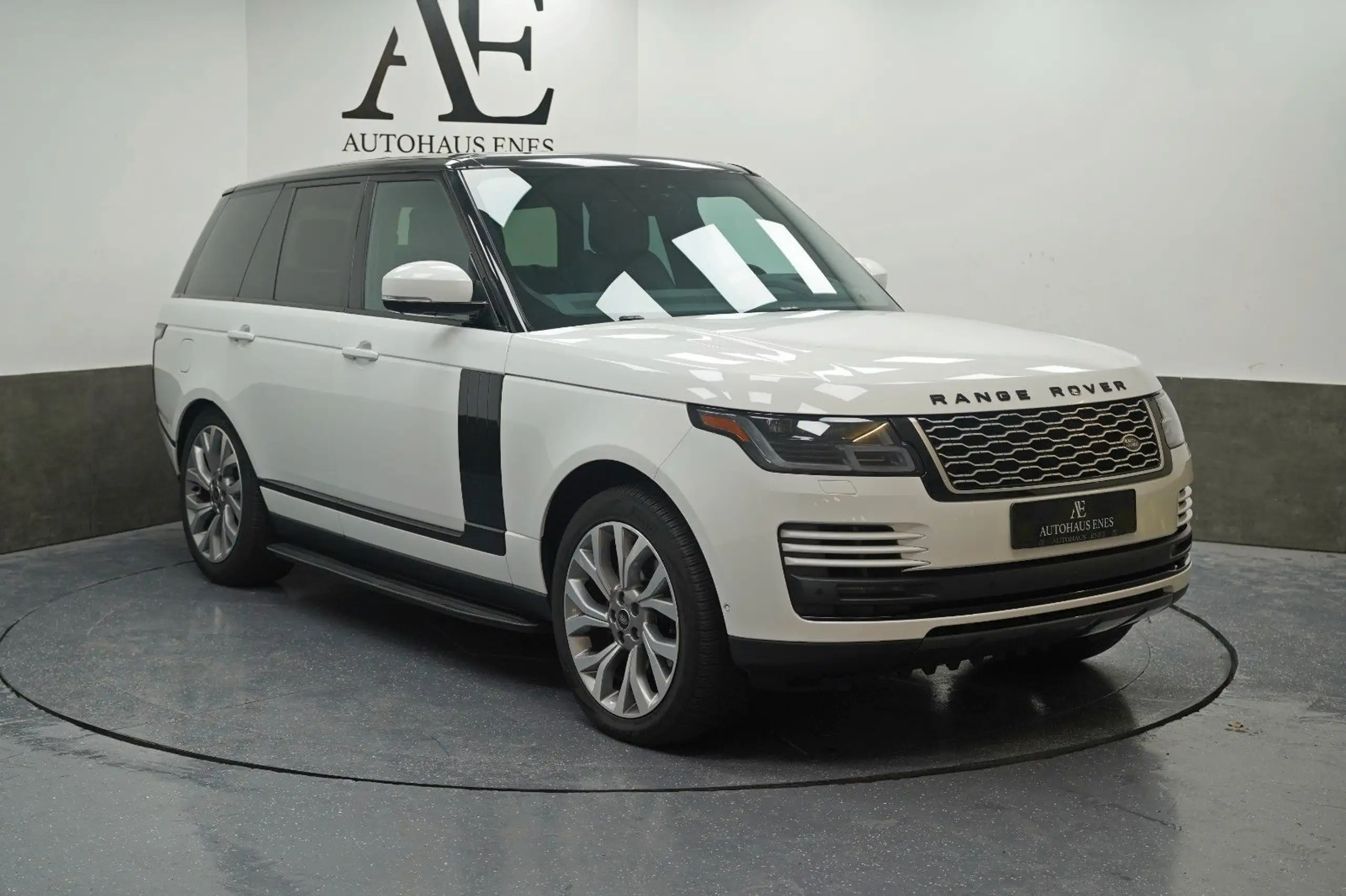 Land Rover - Range Rover