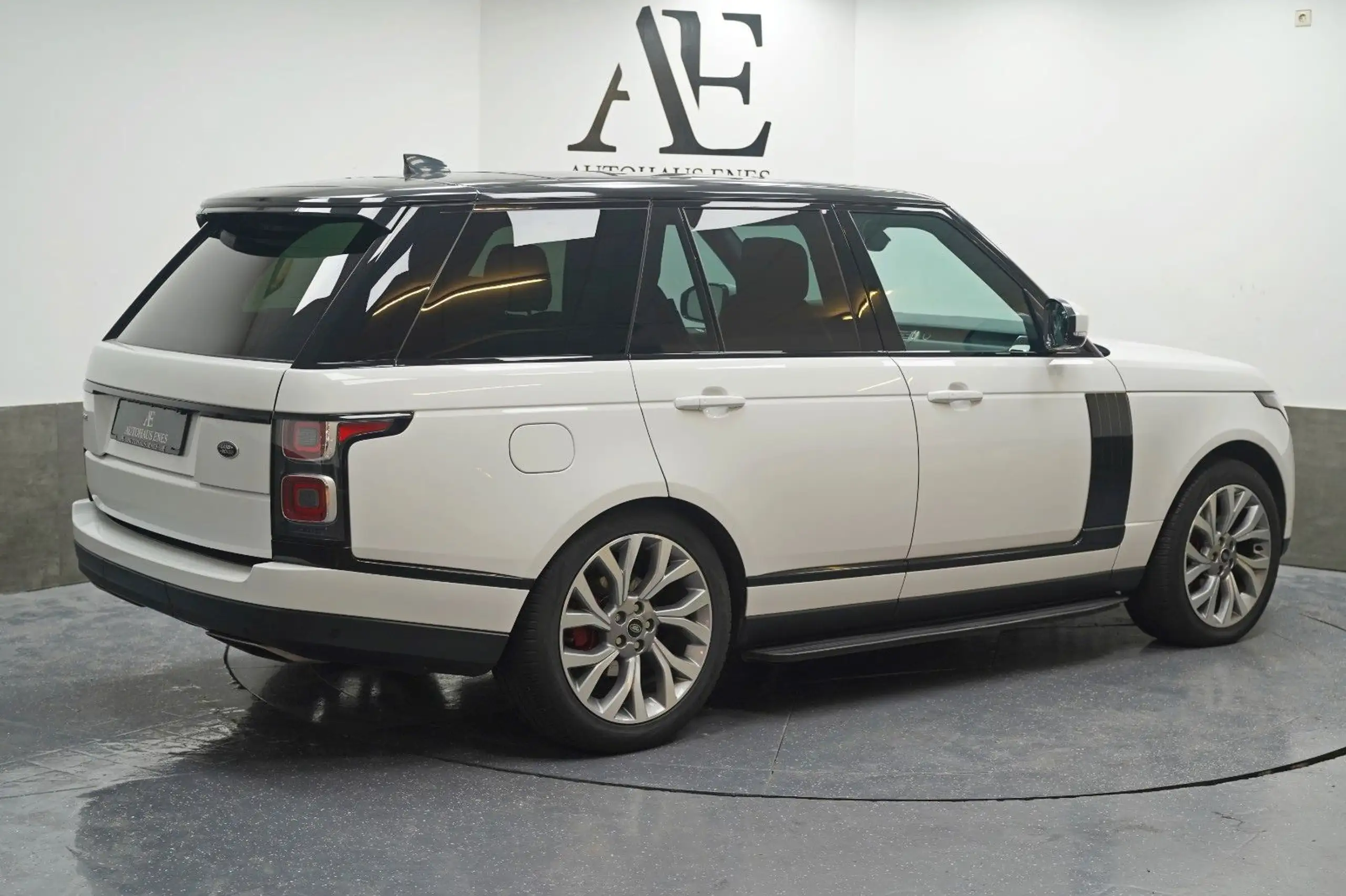 Land Rover - Range Rover