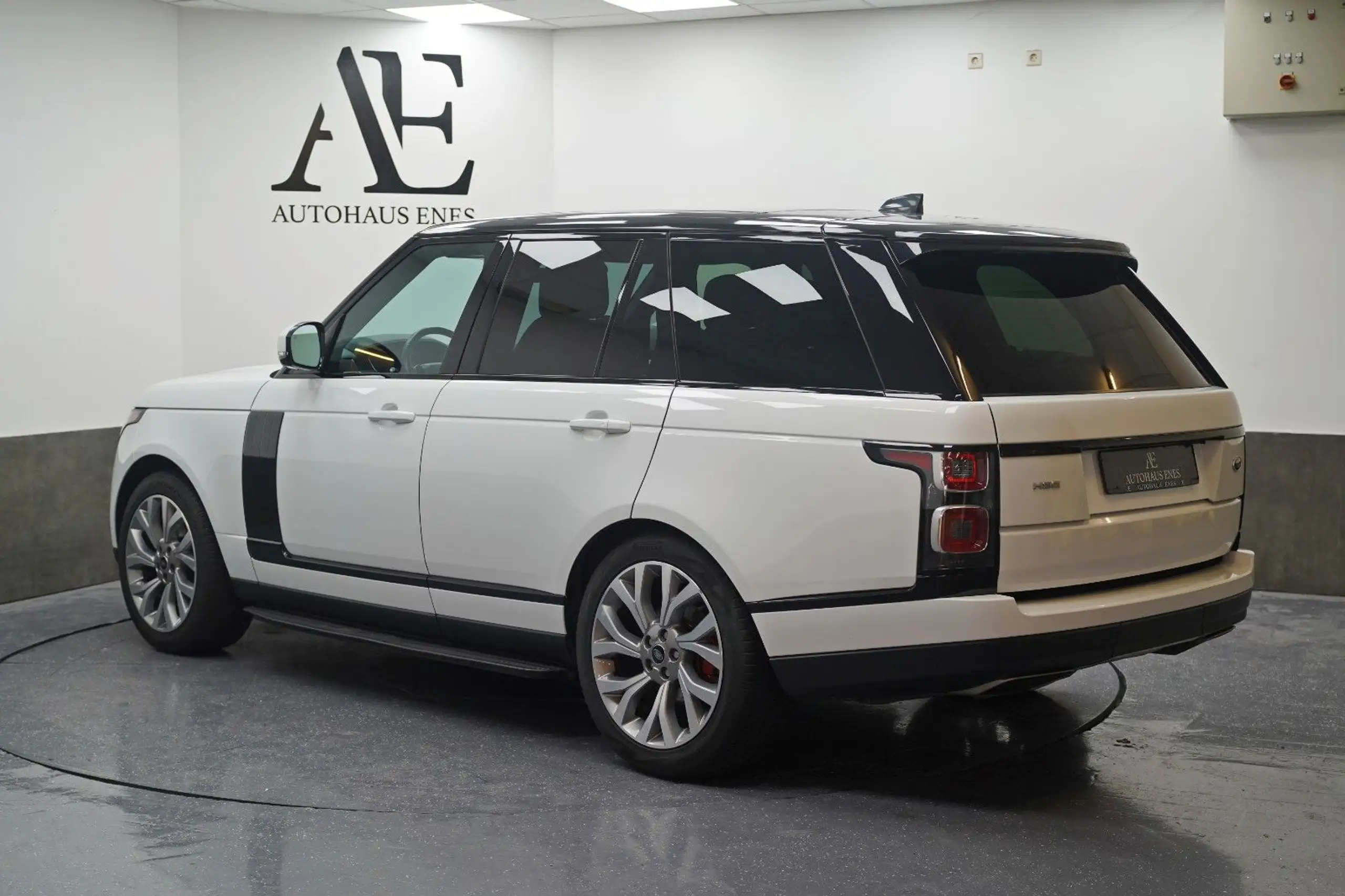 Land Rover - Range Rover