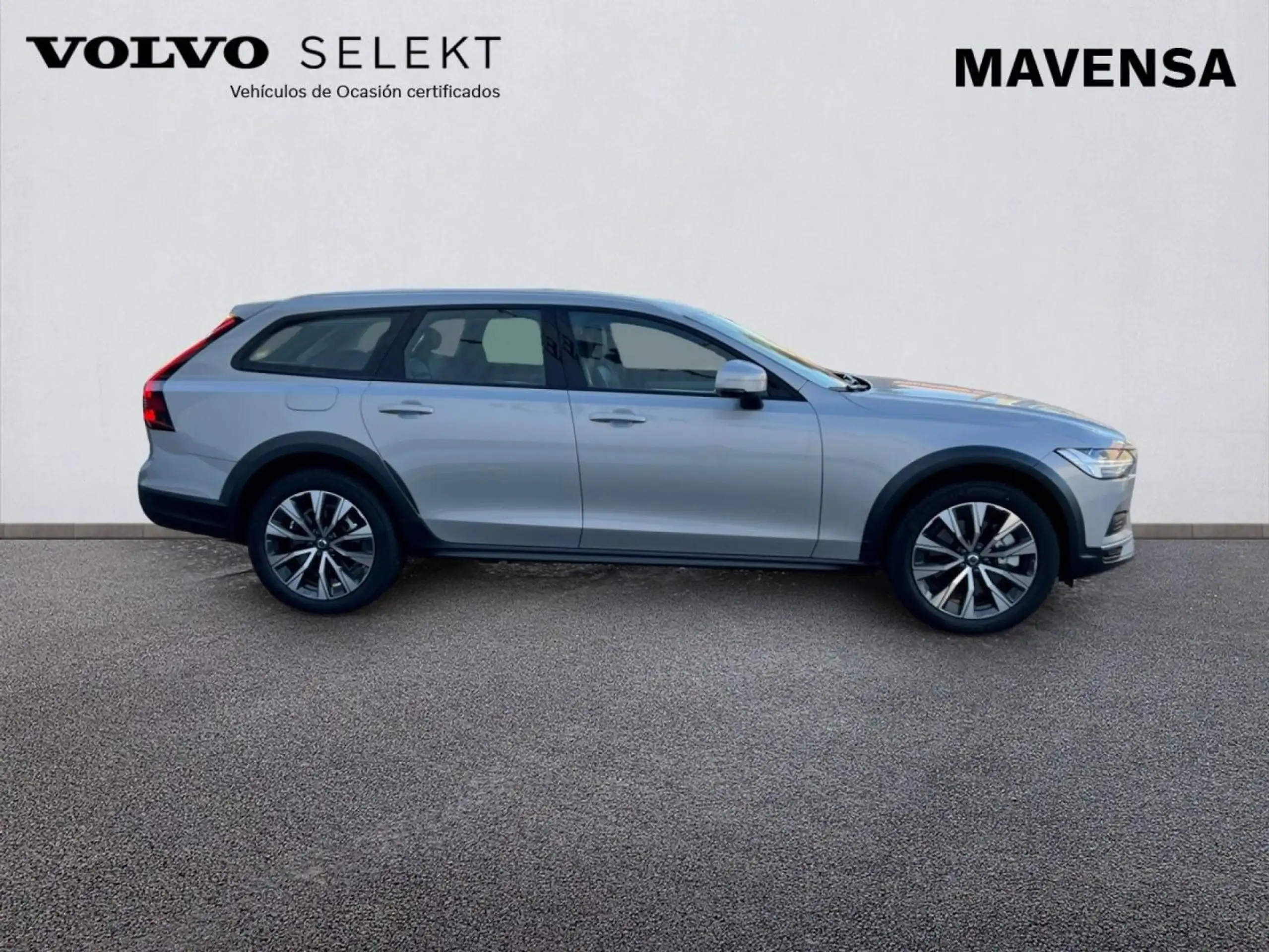 Volvo - V90 Cross Country