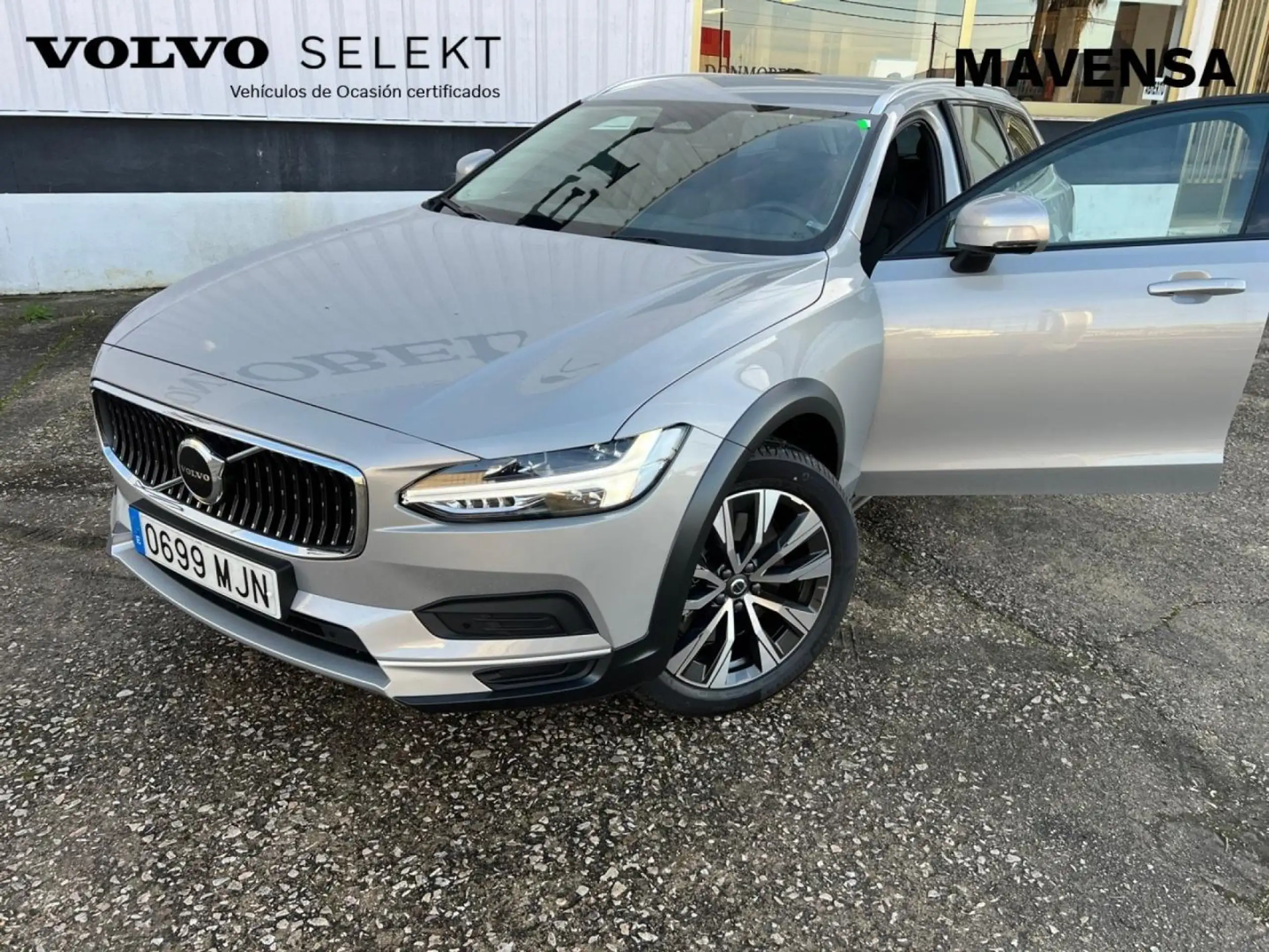 Volvo - V90 Cross Country