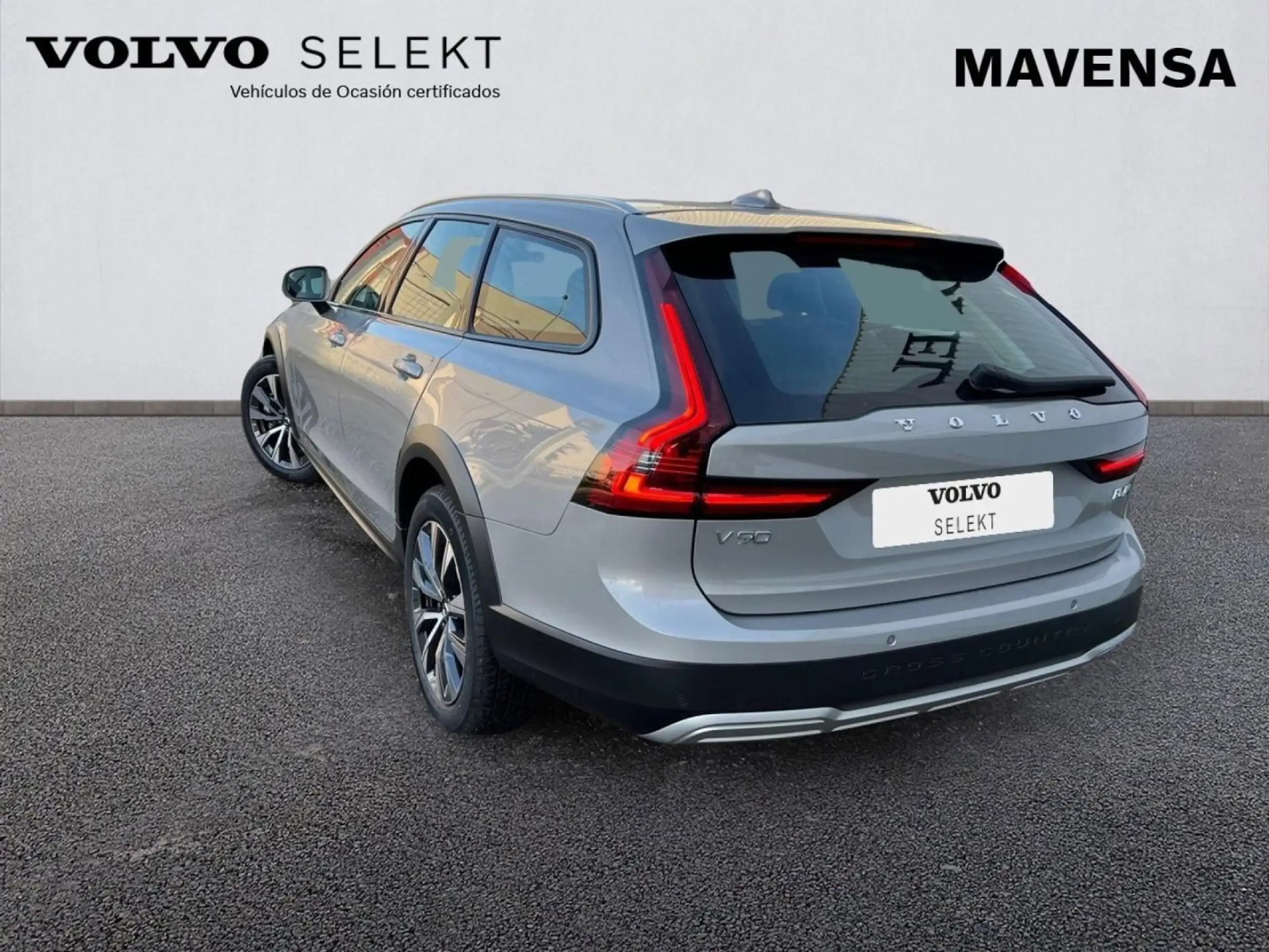 Volvo - V90 Cross Country