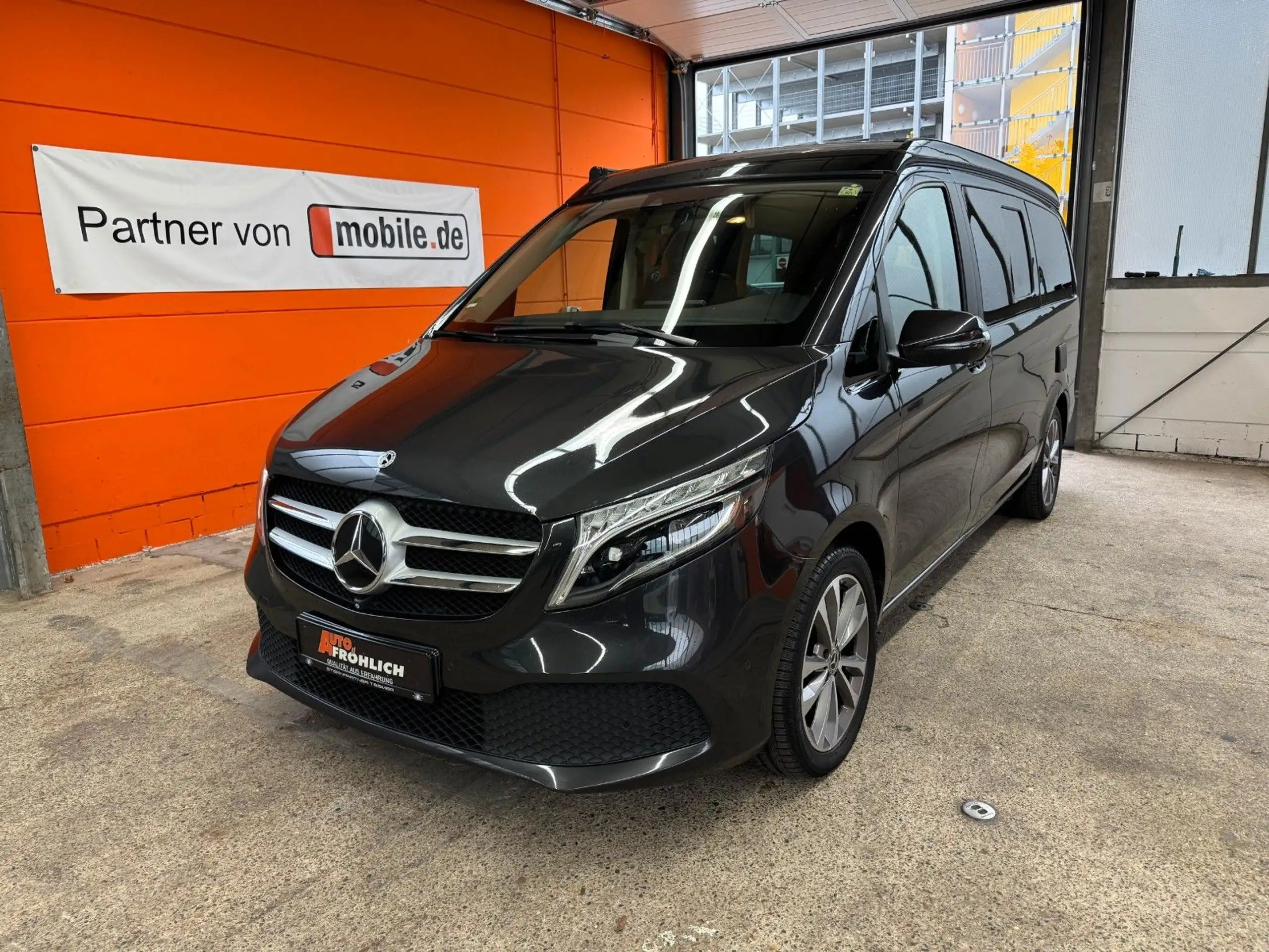 Mercedes-Benz - V 250