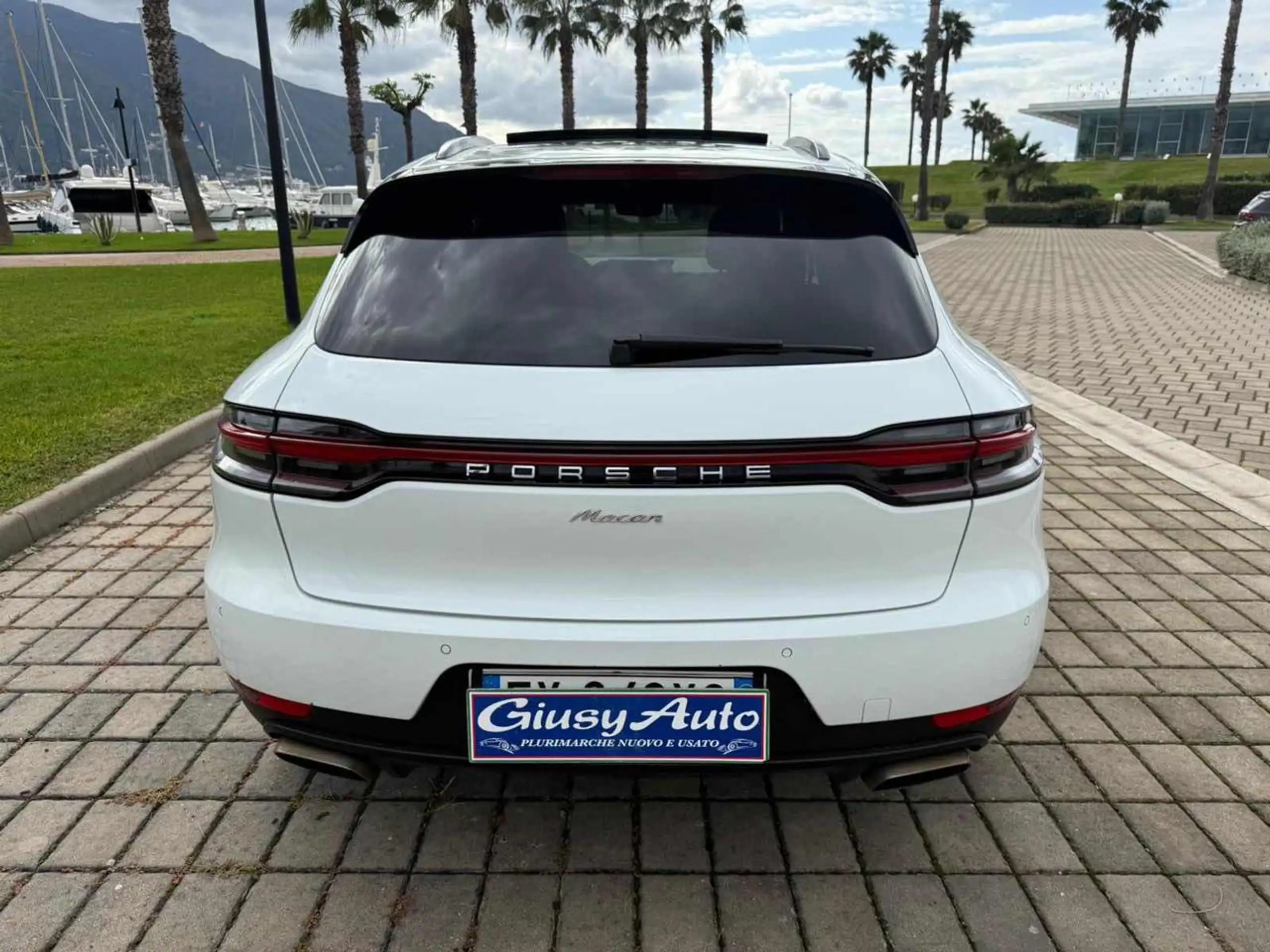 Porsche - Macan