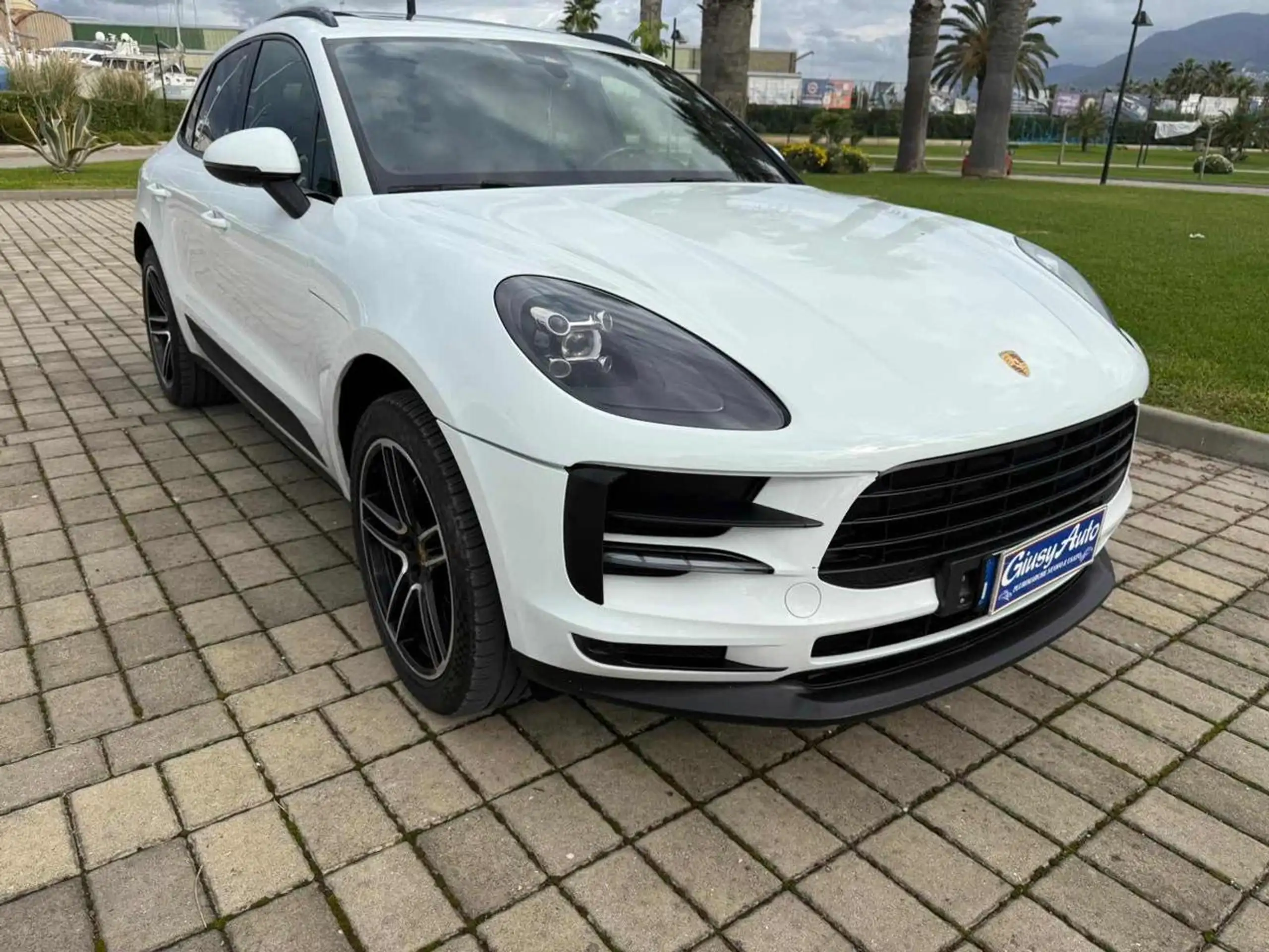 Porsche - Macan