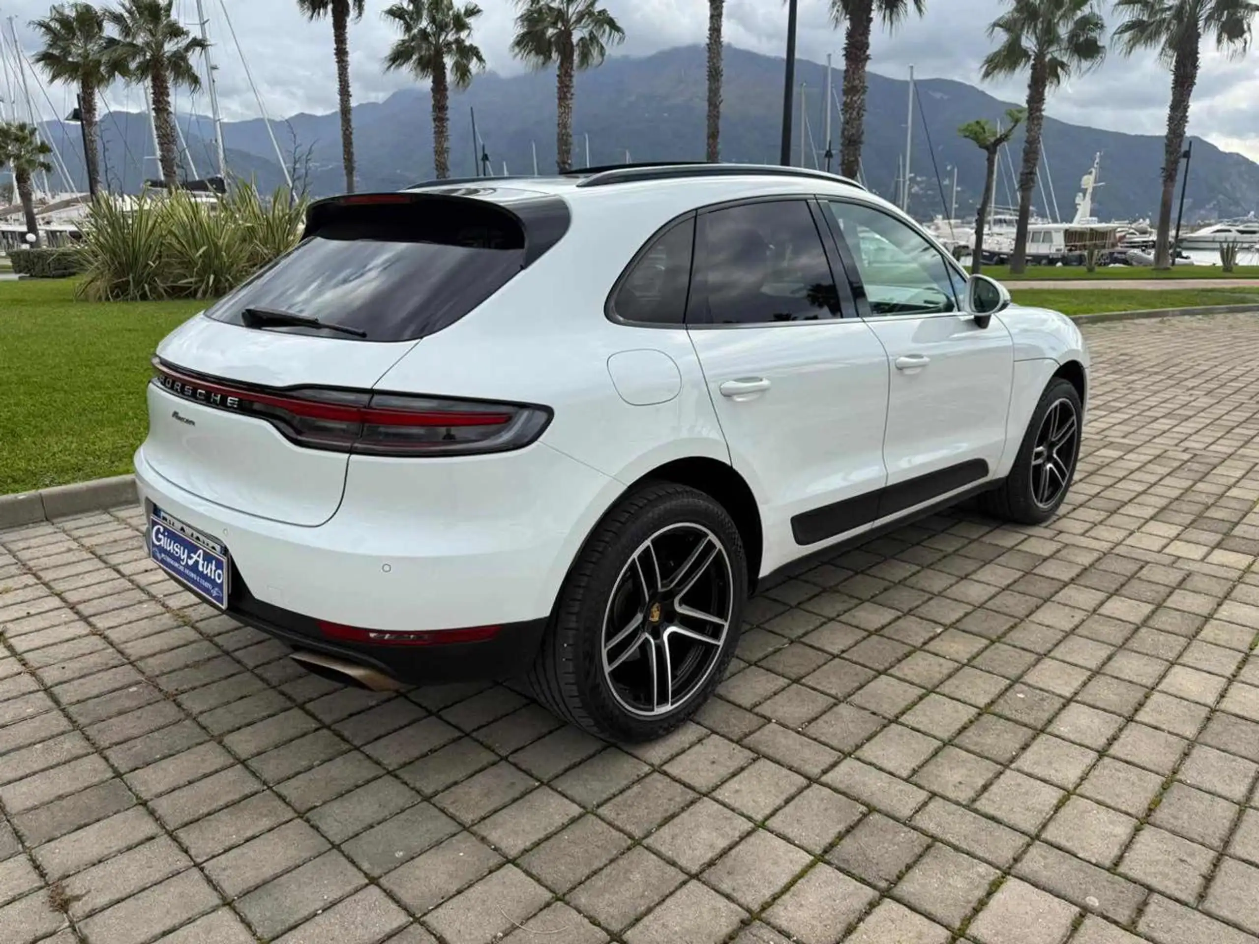 Porsche - Macan