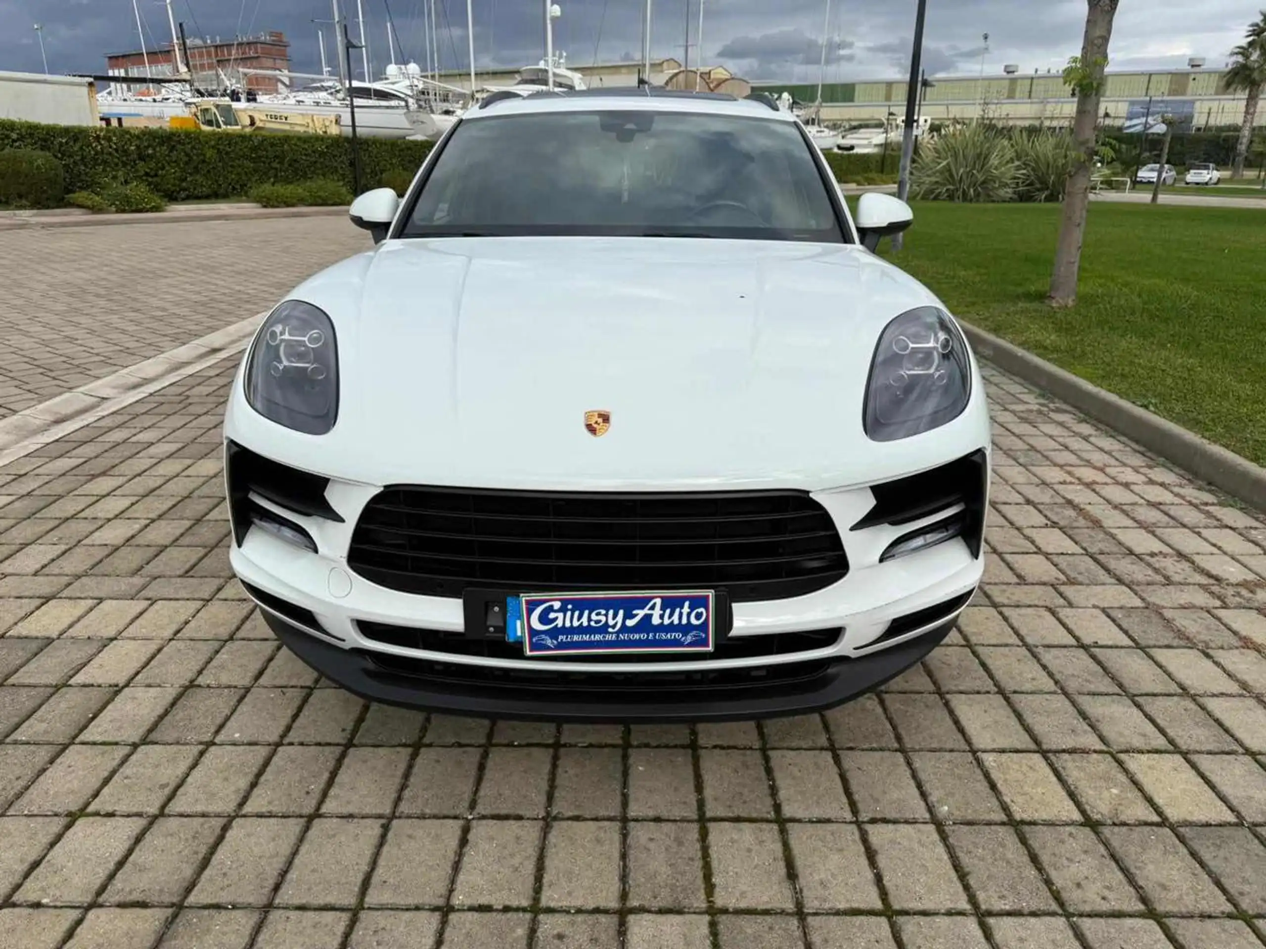 Porsche - Macan