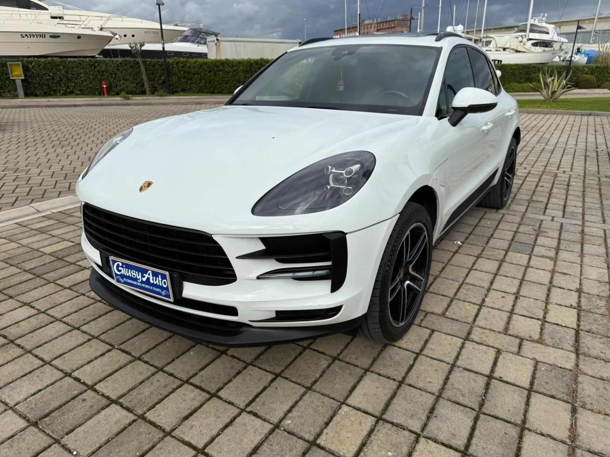 Porsche - Macan