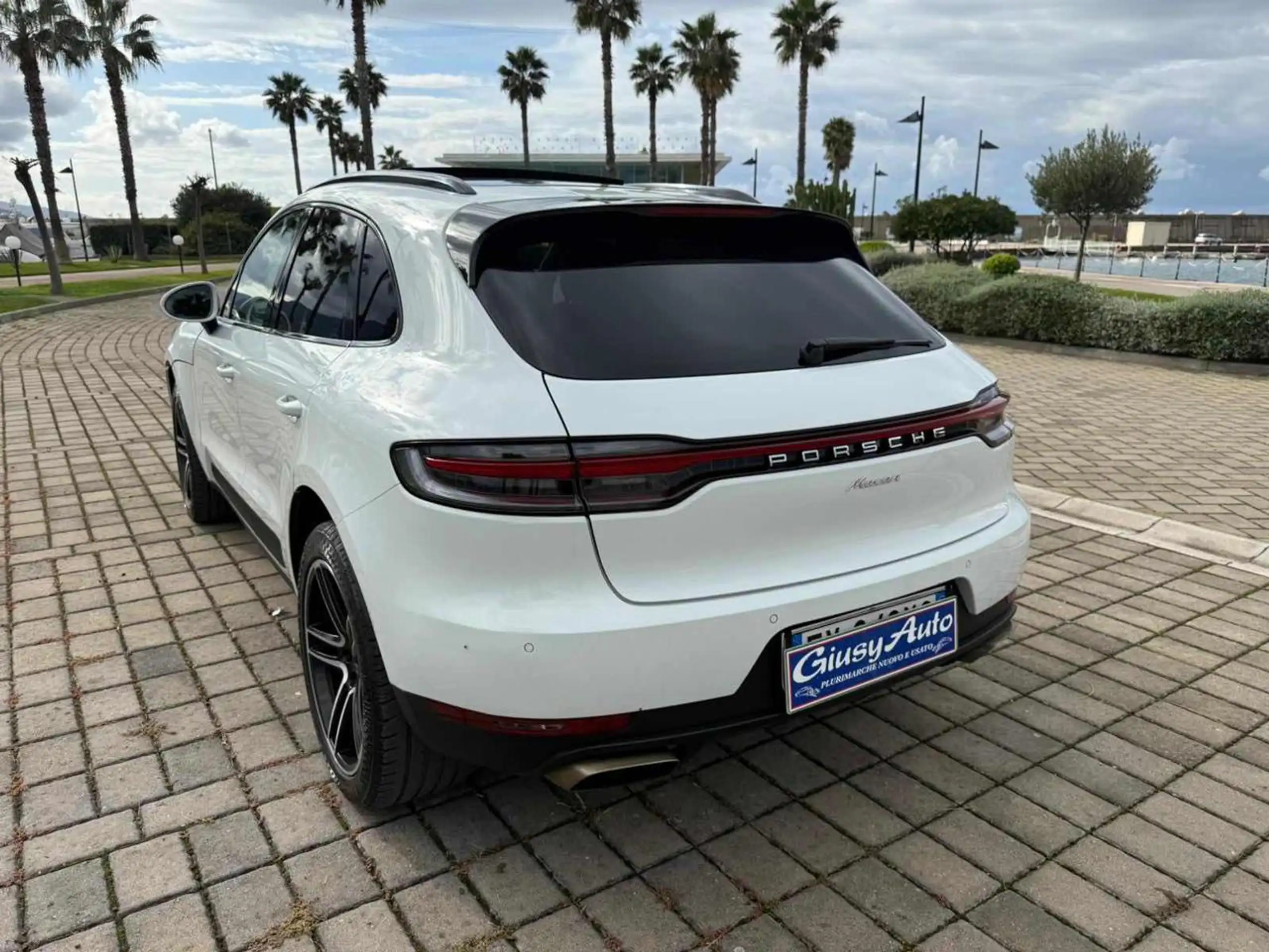 Porsche - Macan