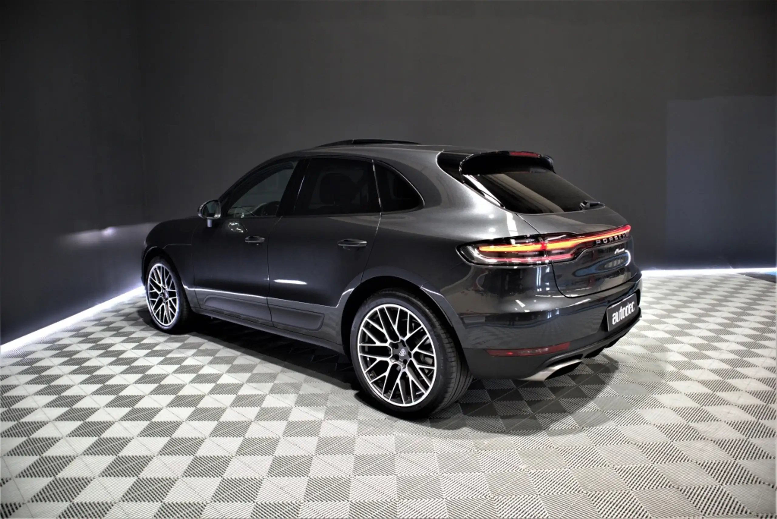 Porsche - Macan