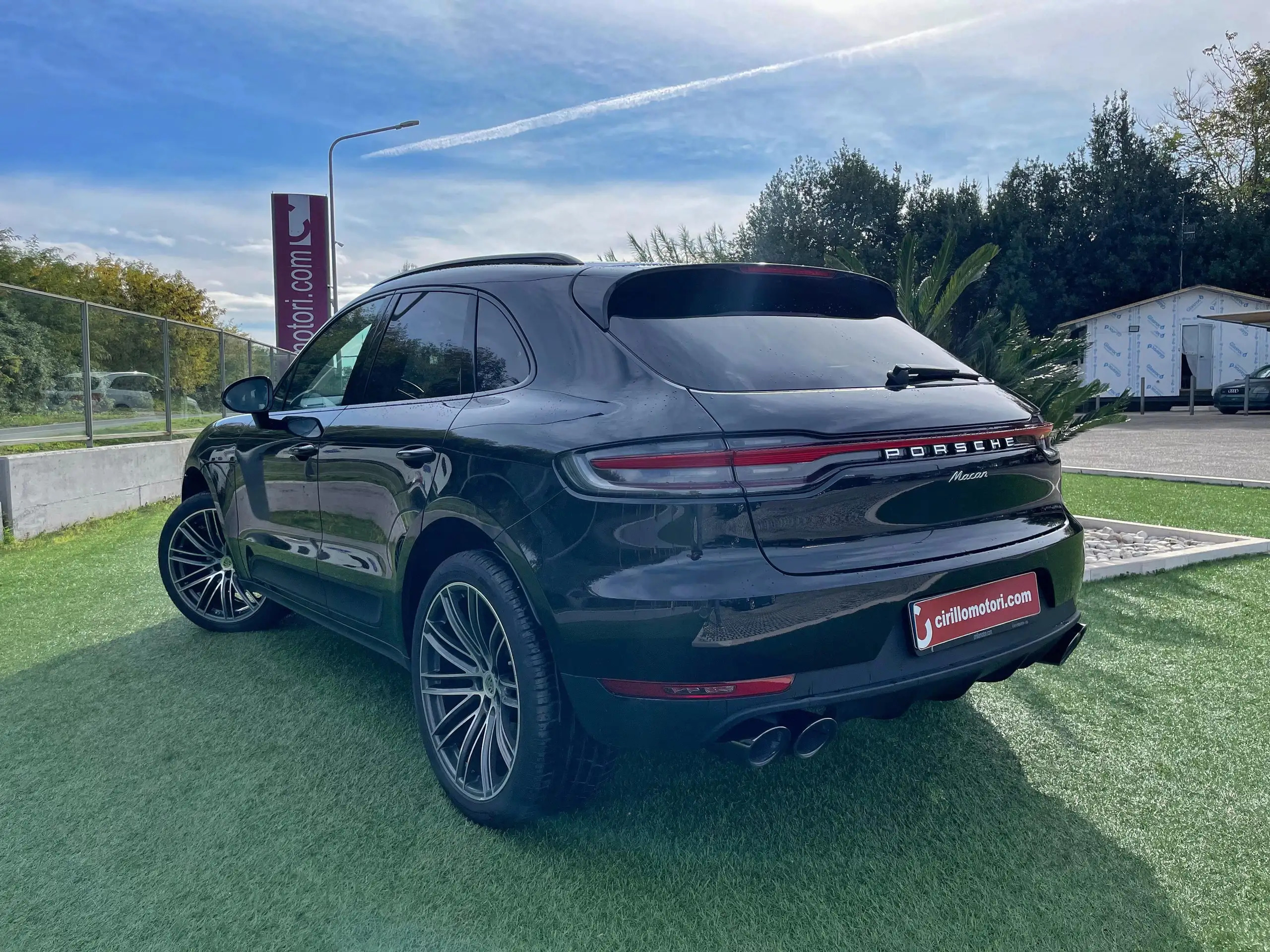 Porsche - Macan