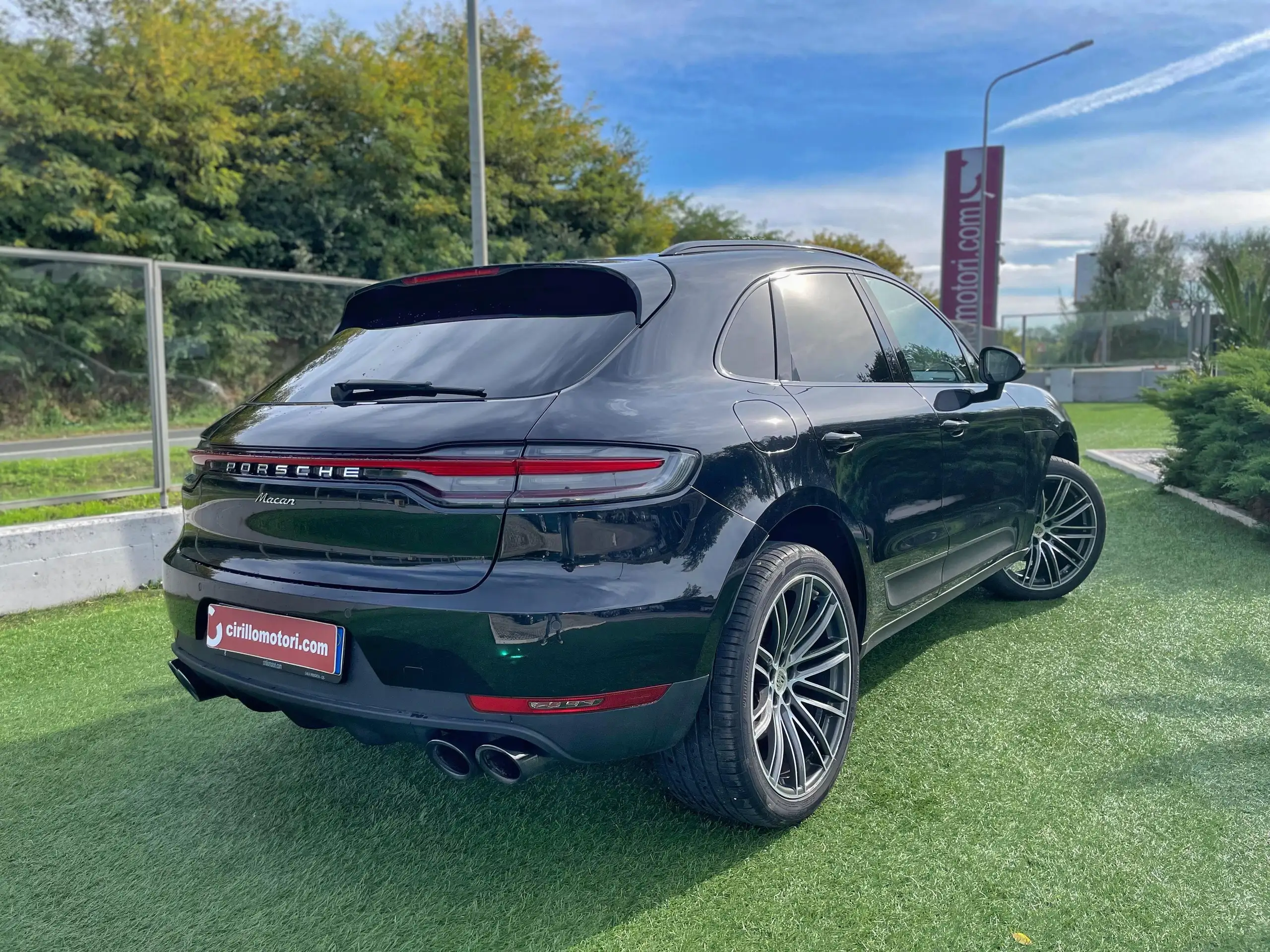 Porsche - Macan