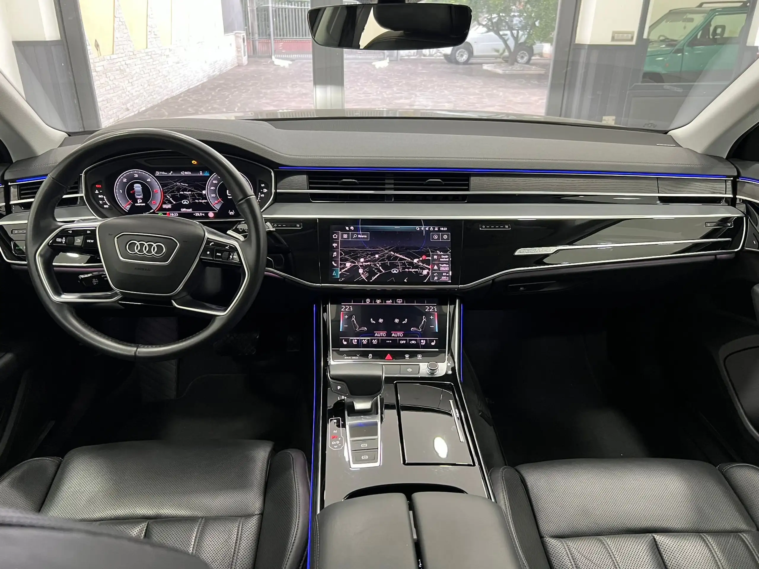 Audi - A8