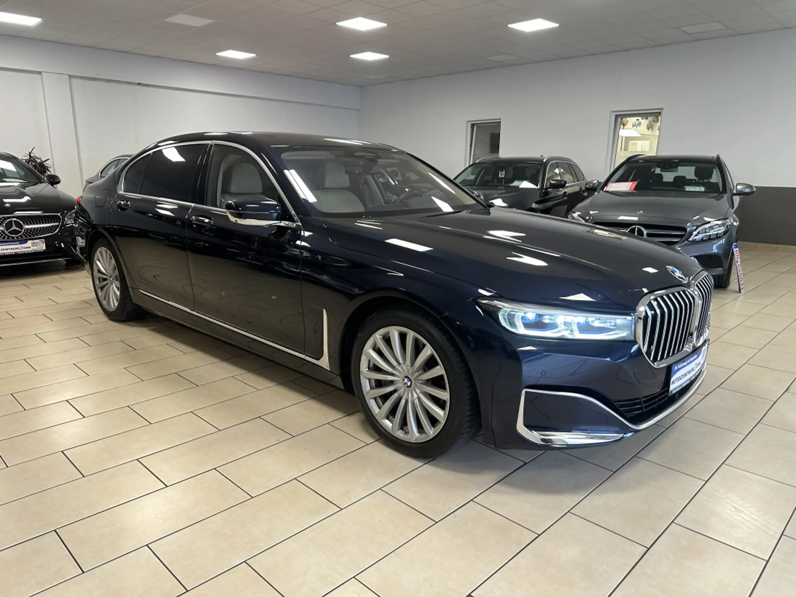 BMW - 745