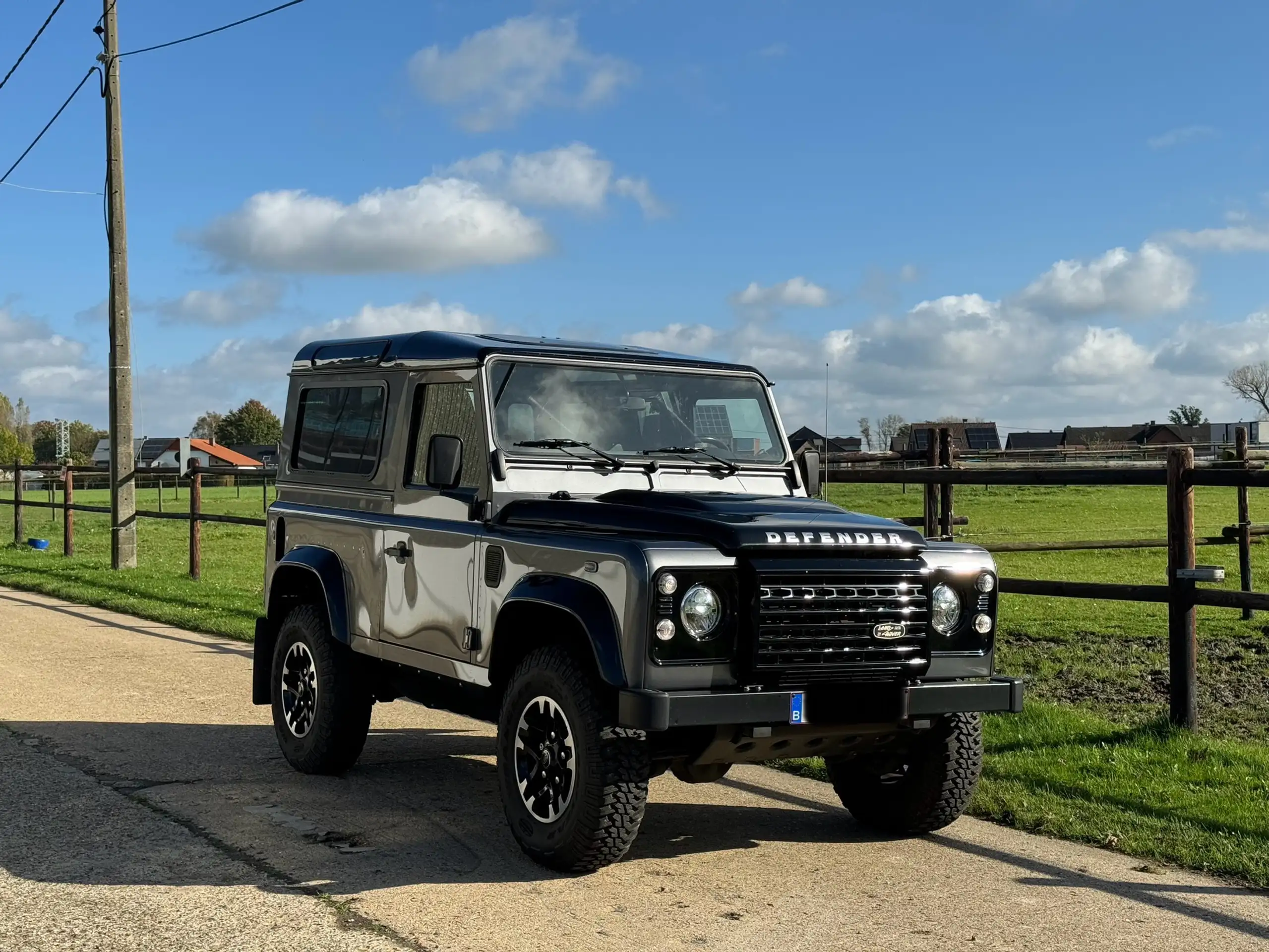 Land Rover - Defender