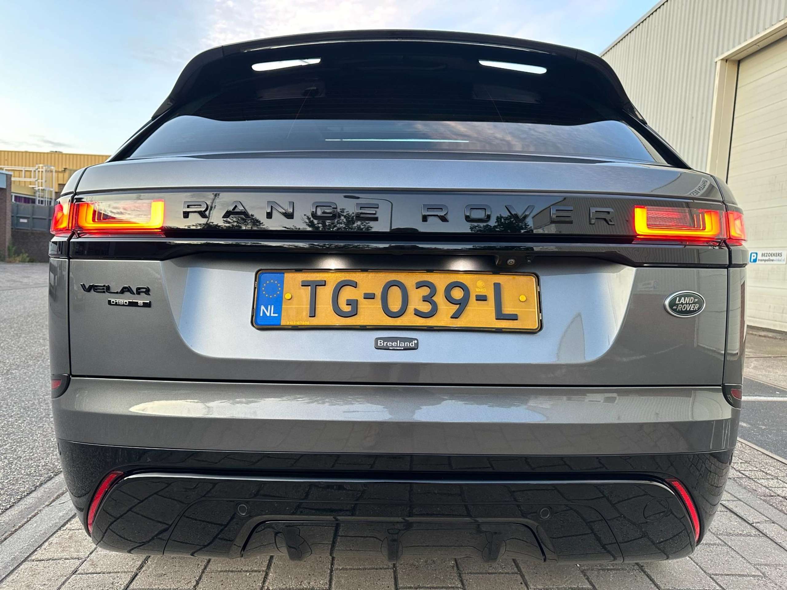 Land Rover - Range Rover Velar