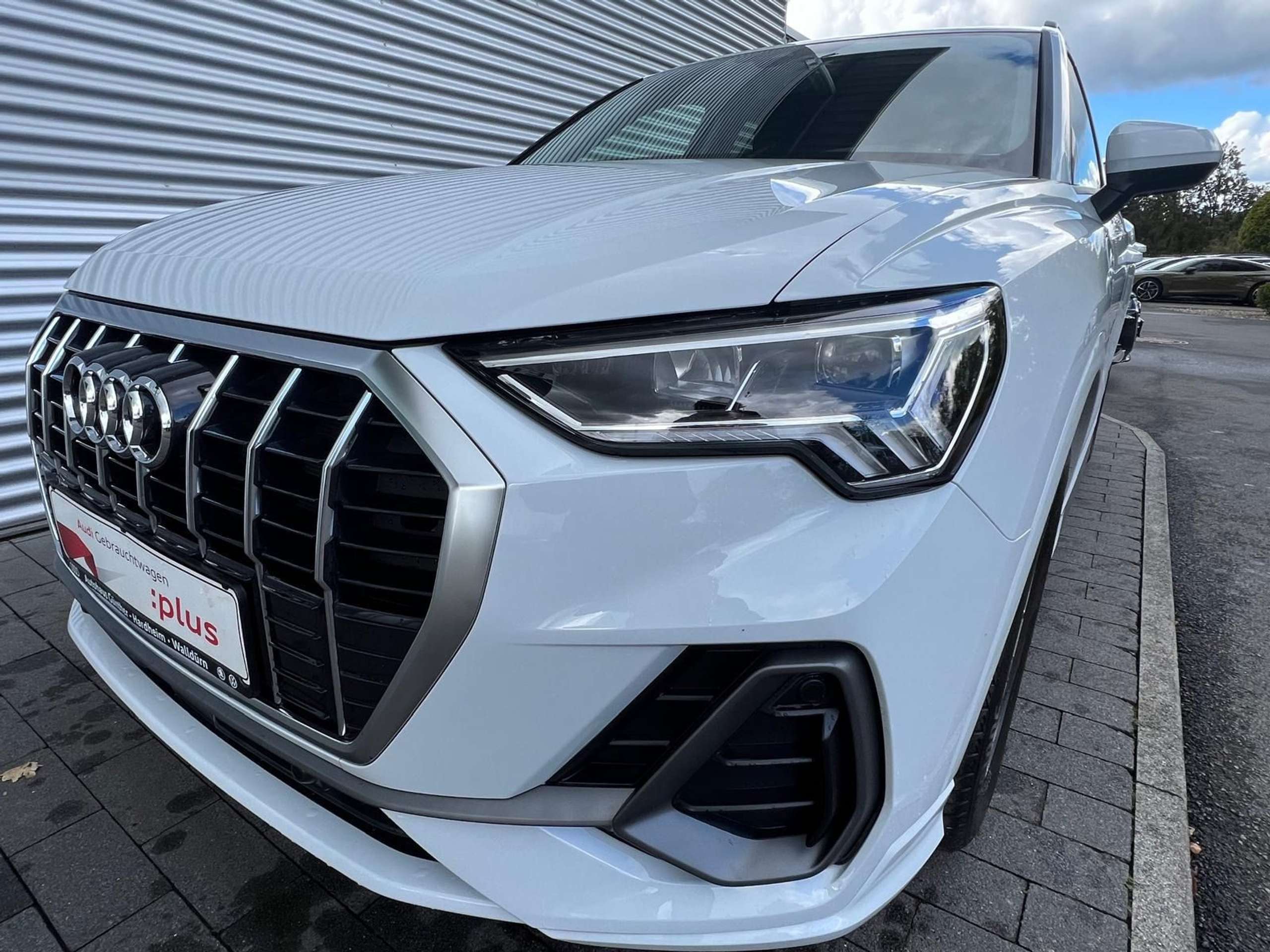 Audi - Q3