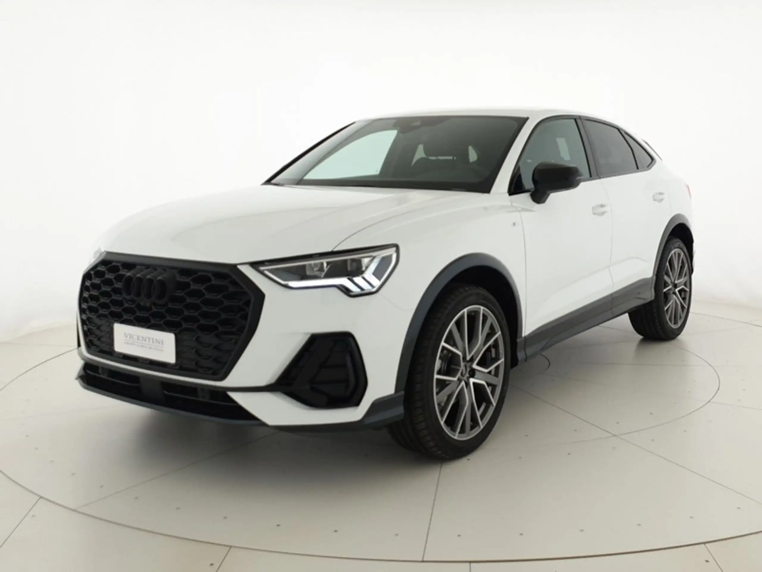 Audi - Q3