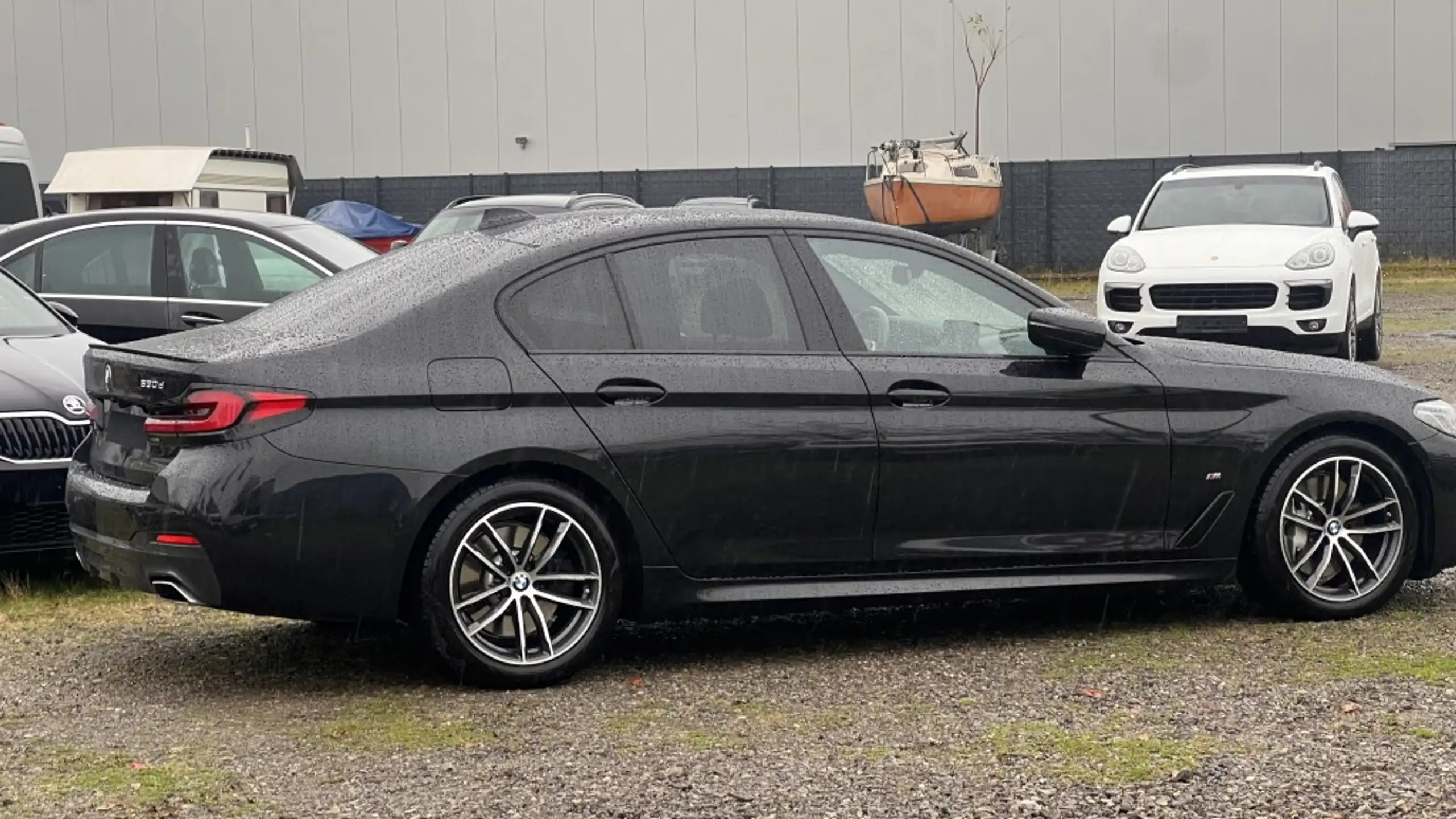 BMW - 530