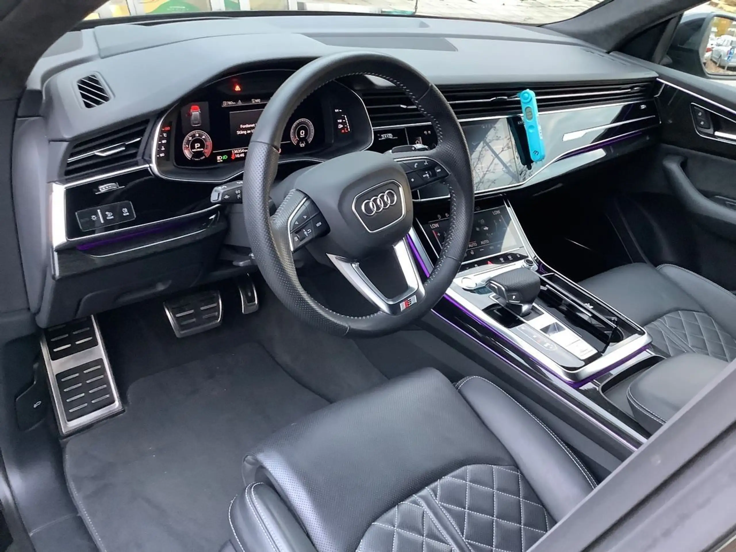 Audi - Q8