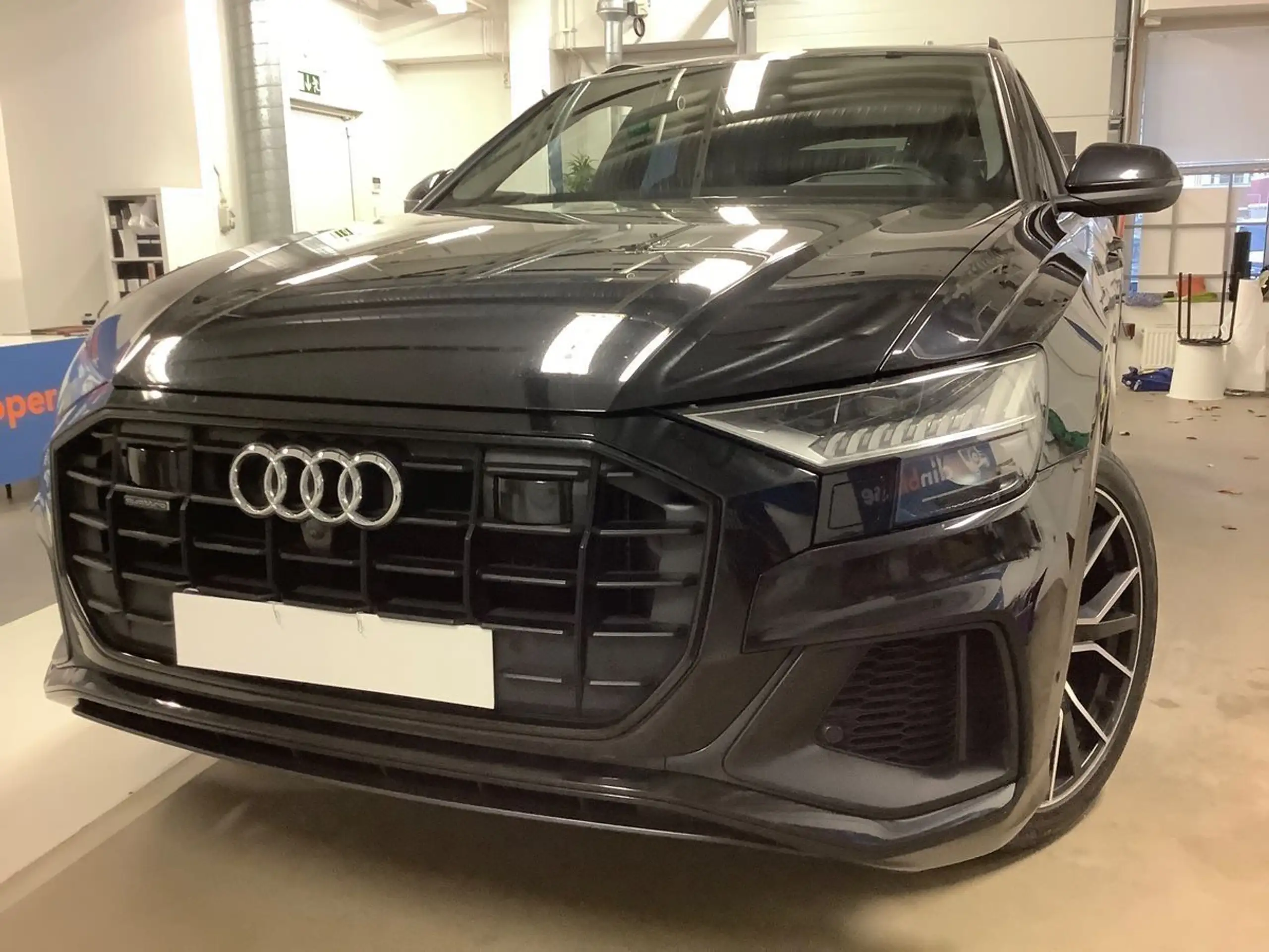 Audi - Q8