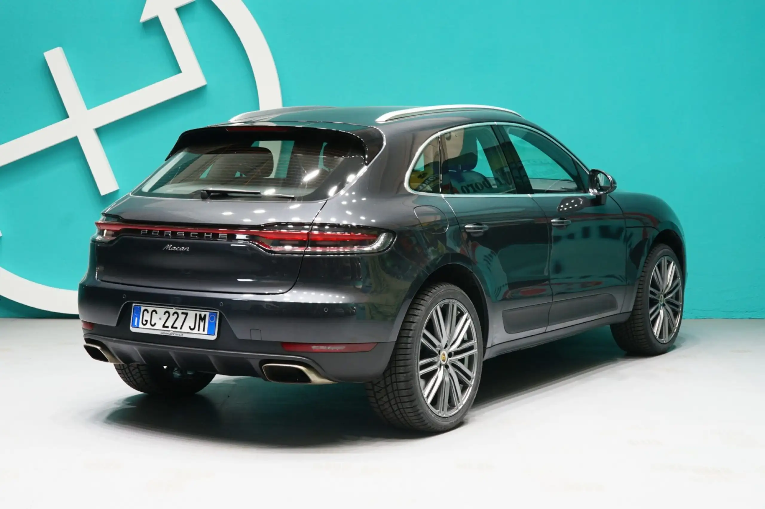 Porsche - Macan