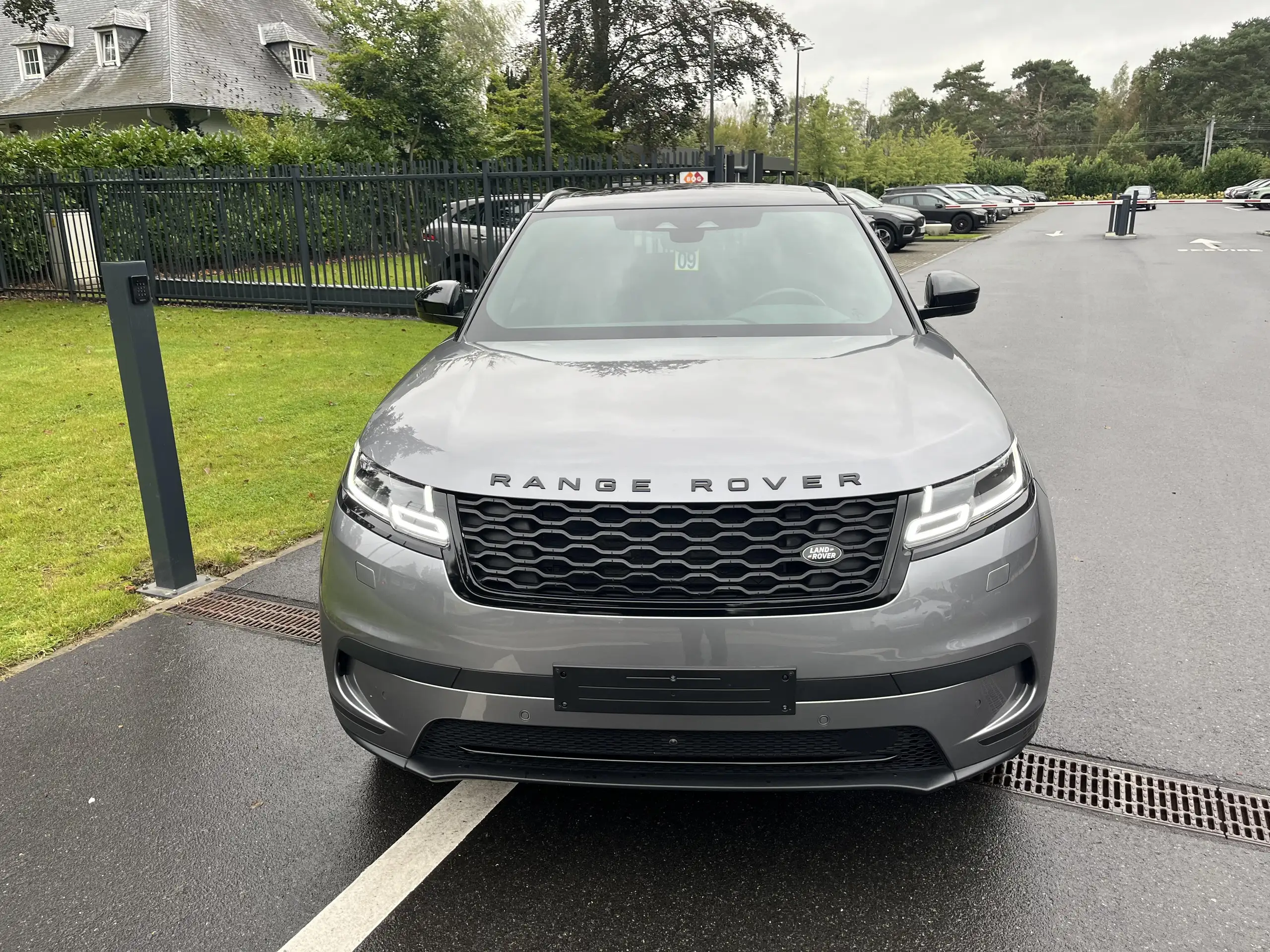 Land Rover - Range Rover Velar