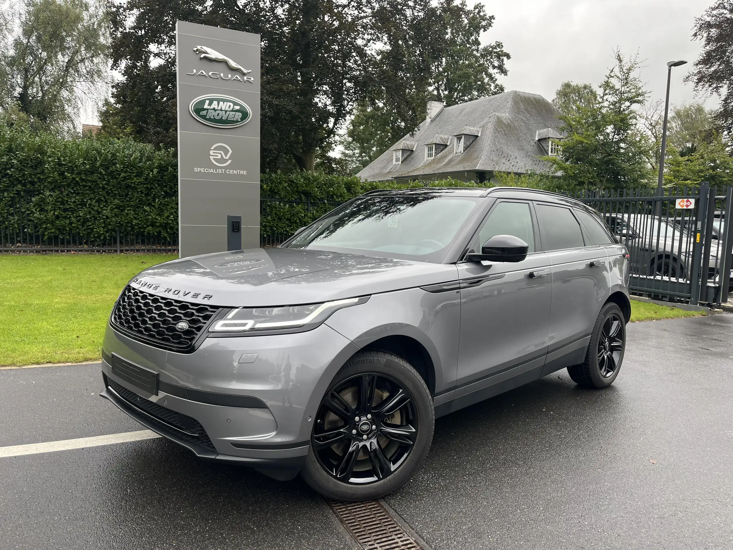 Land Rover - Range Rover Velar