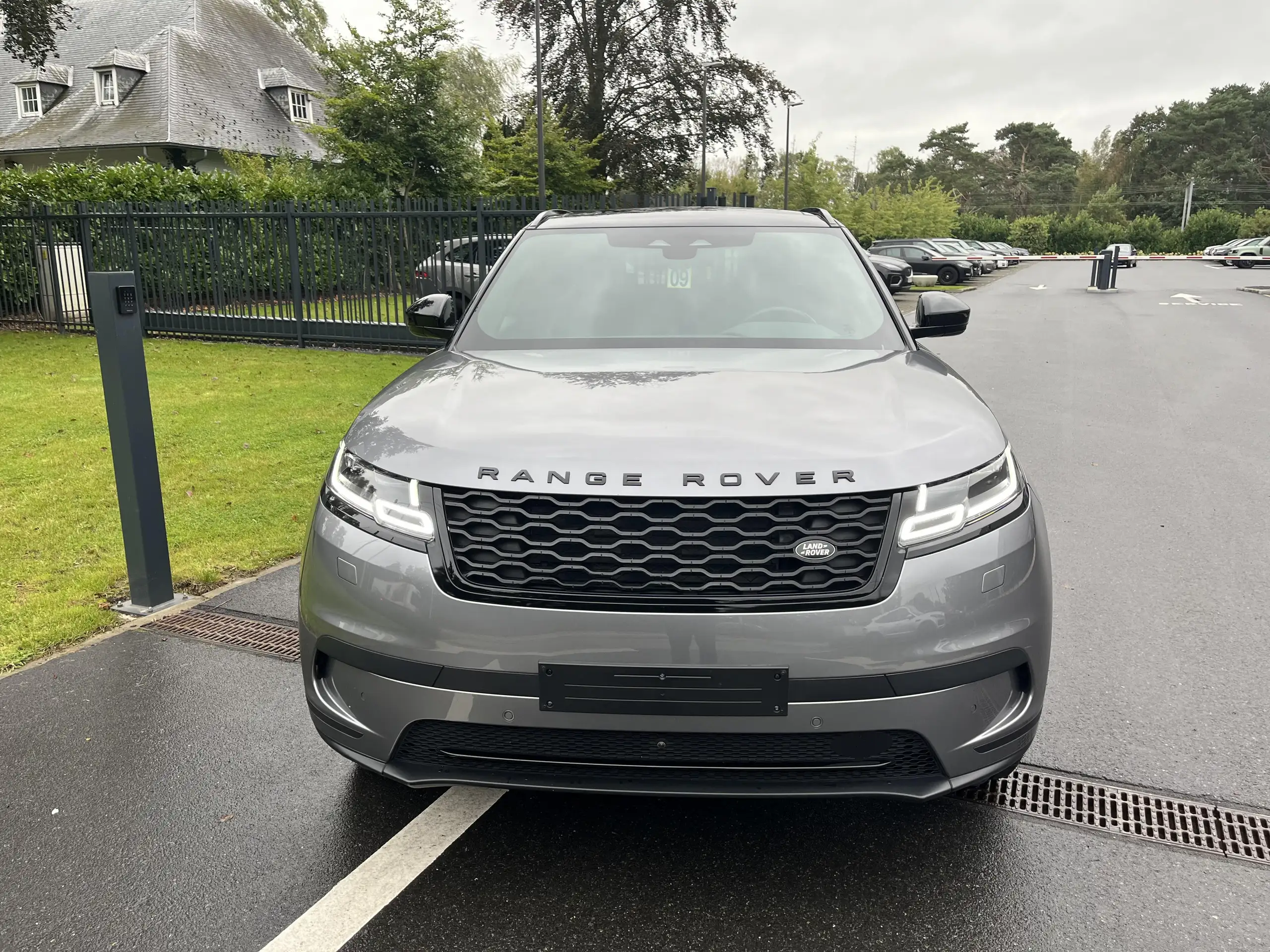 Land Rover - Range Rover Velar