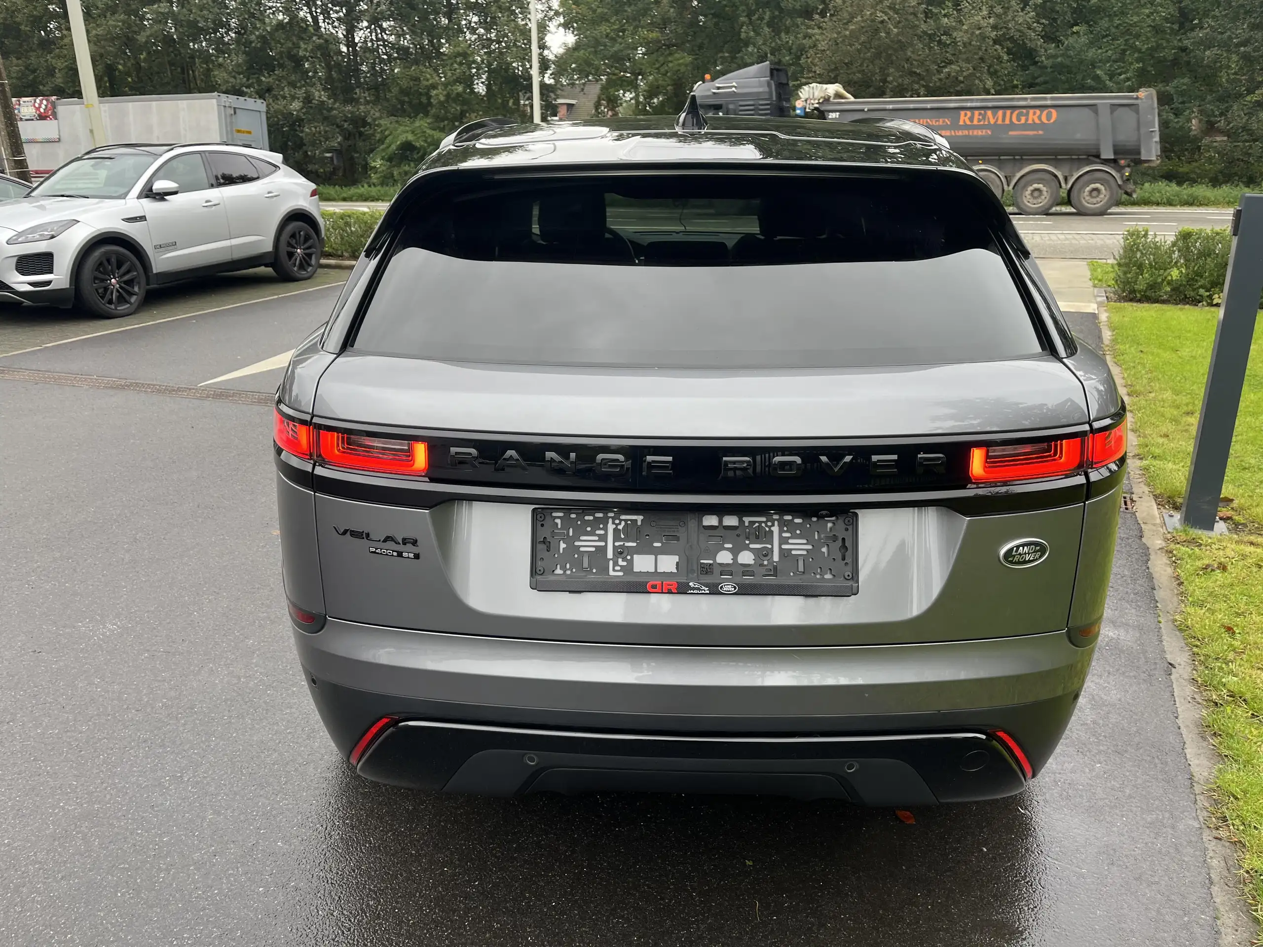 Land Rover - Range Rover Velar