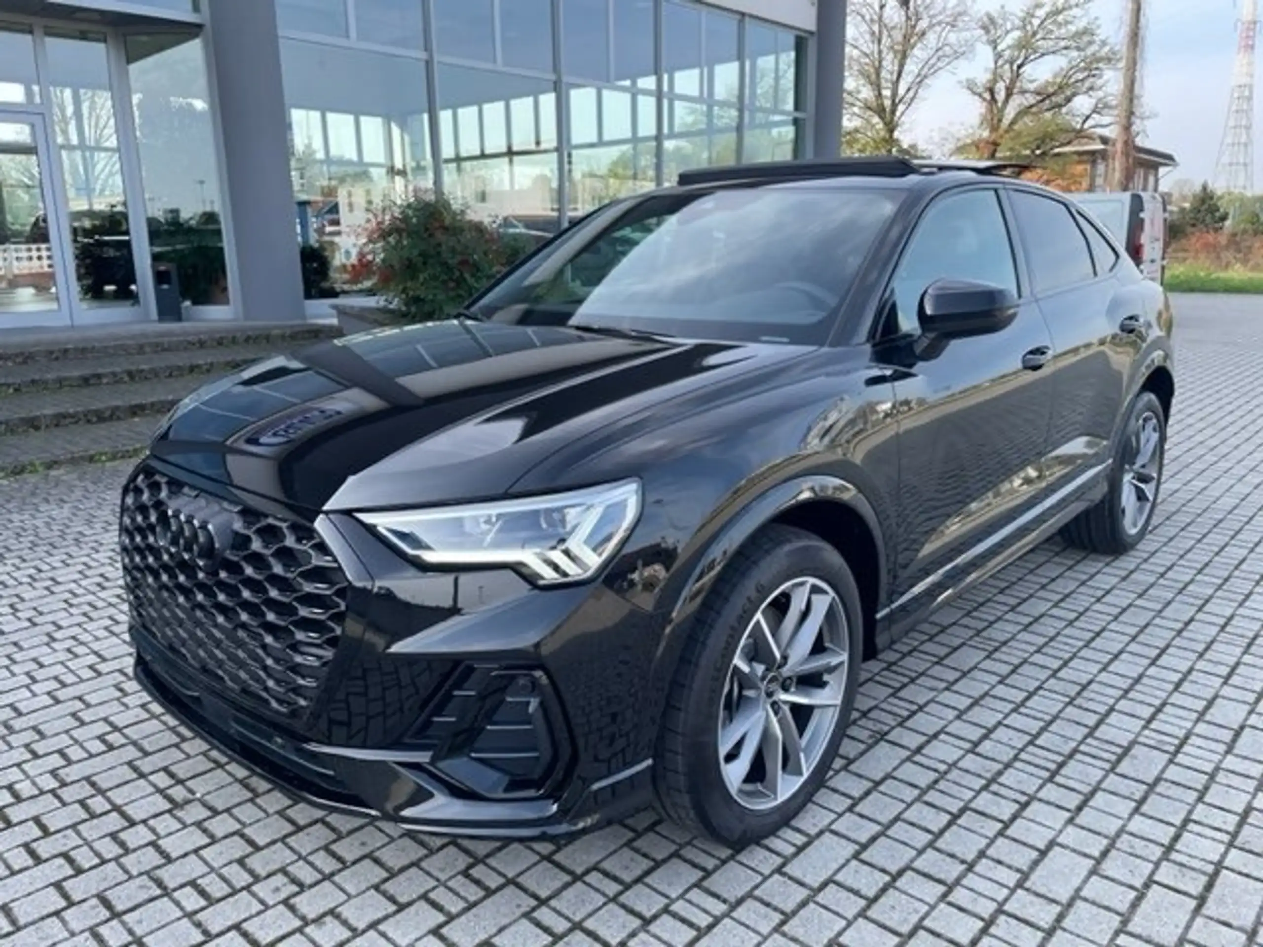 Audi - Q3