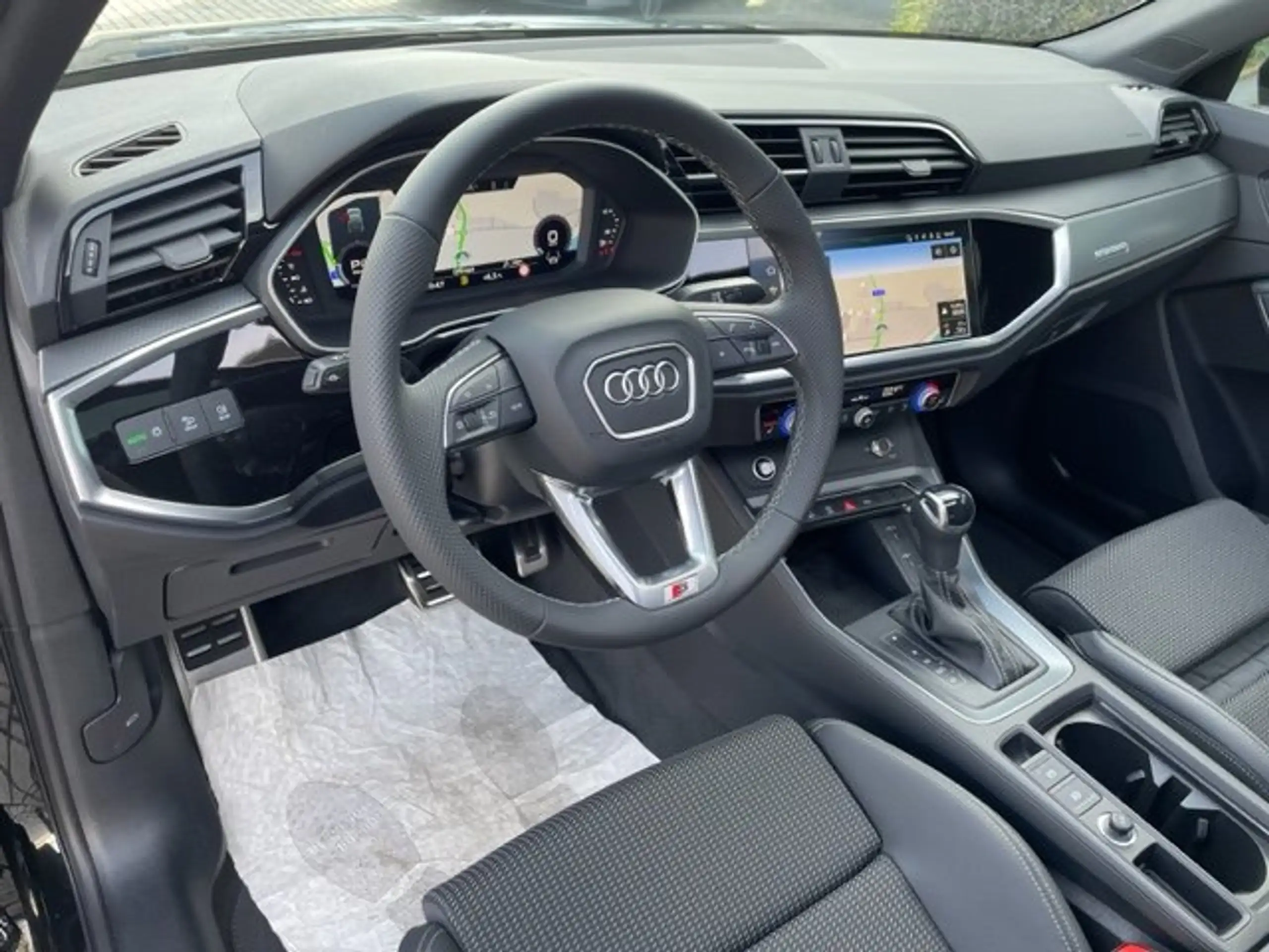 Audi - Q3