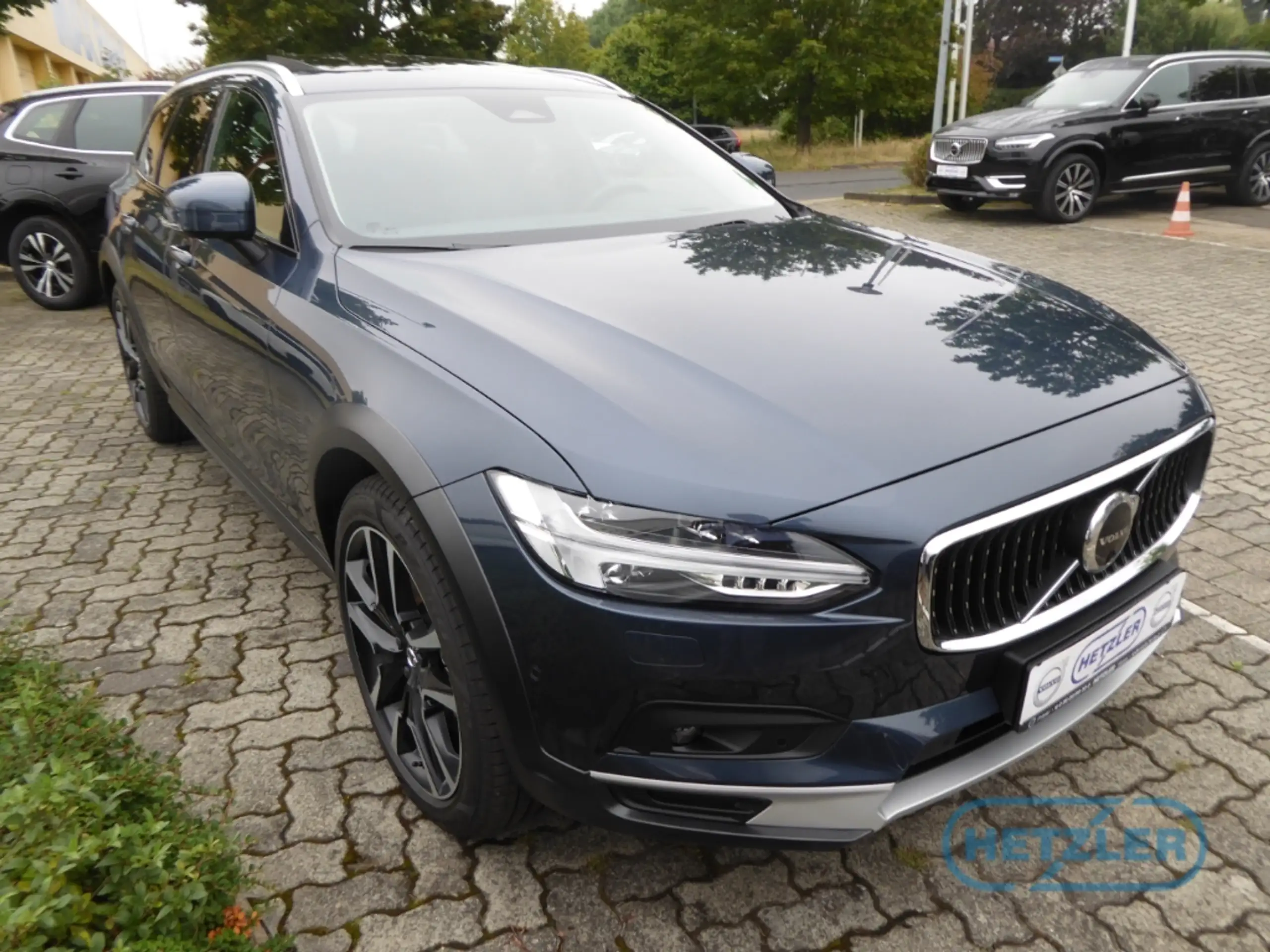 Volvo - V90 Cross Country