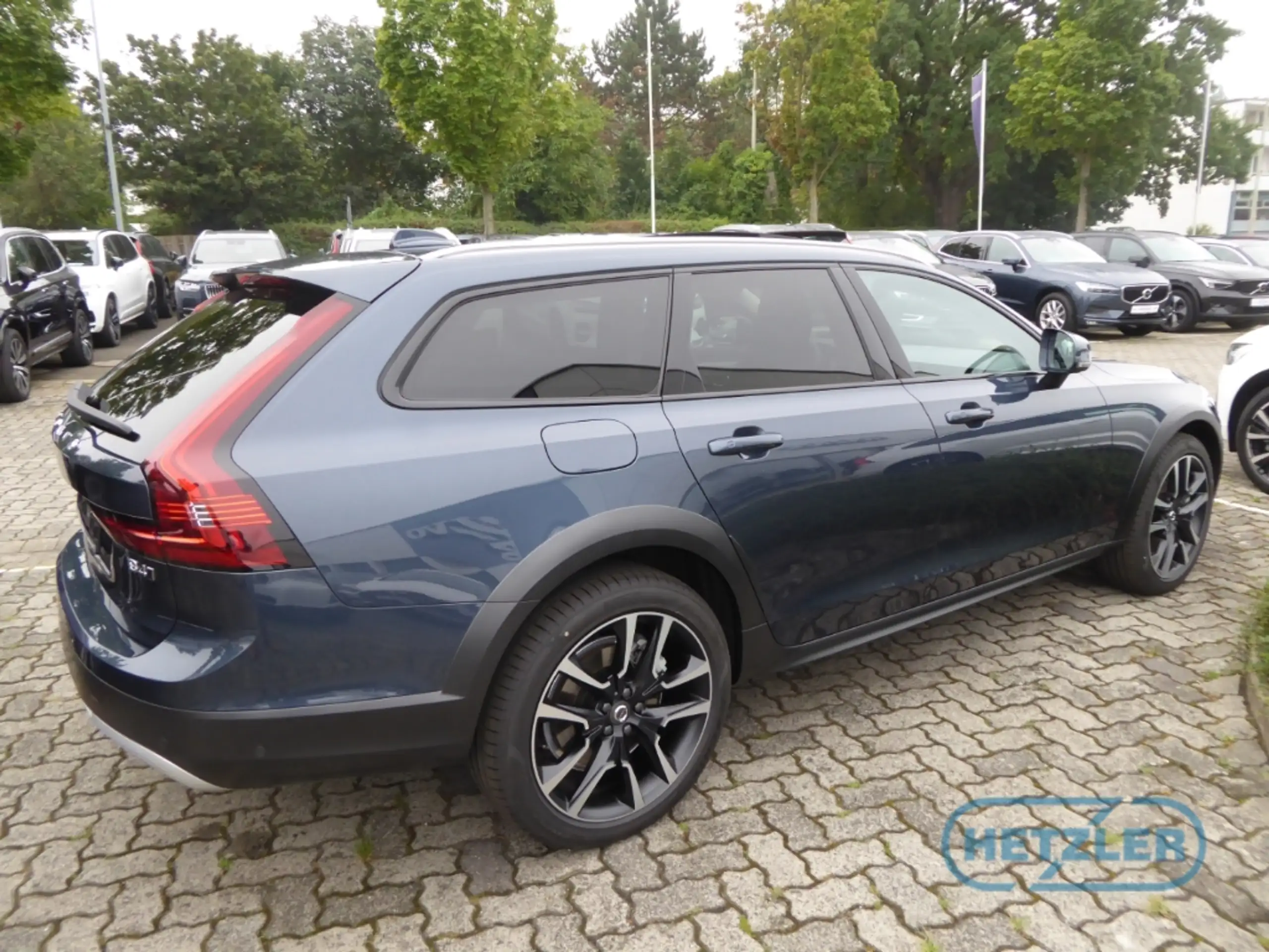 Volvo - V90 Cross Country