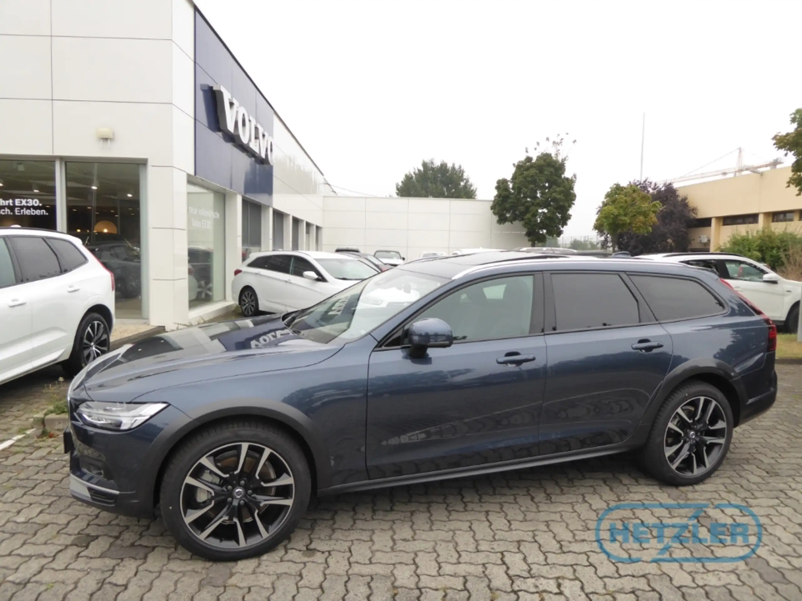 Volvo - V90 Cross Country