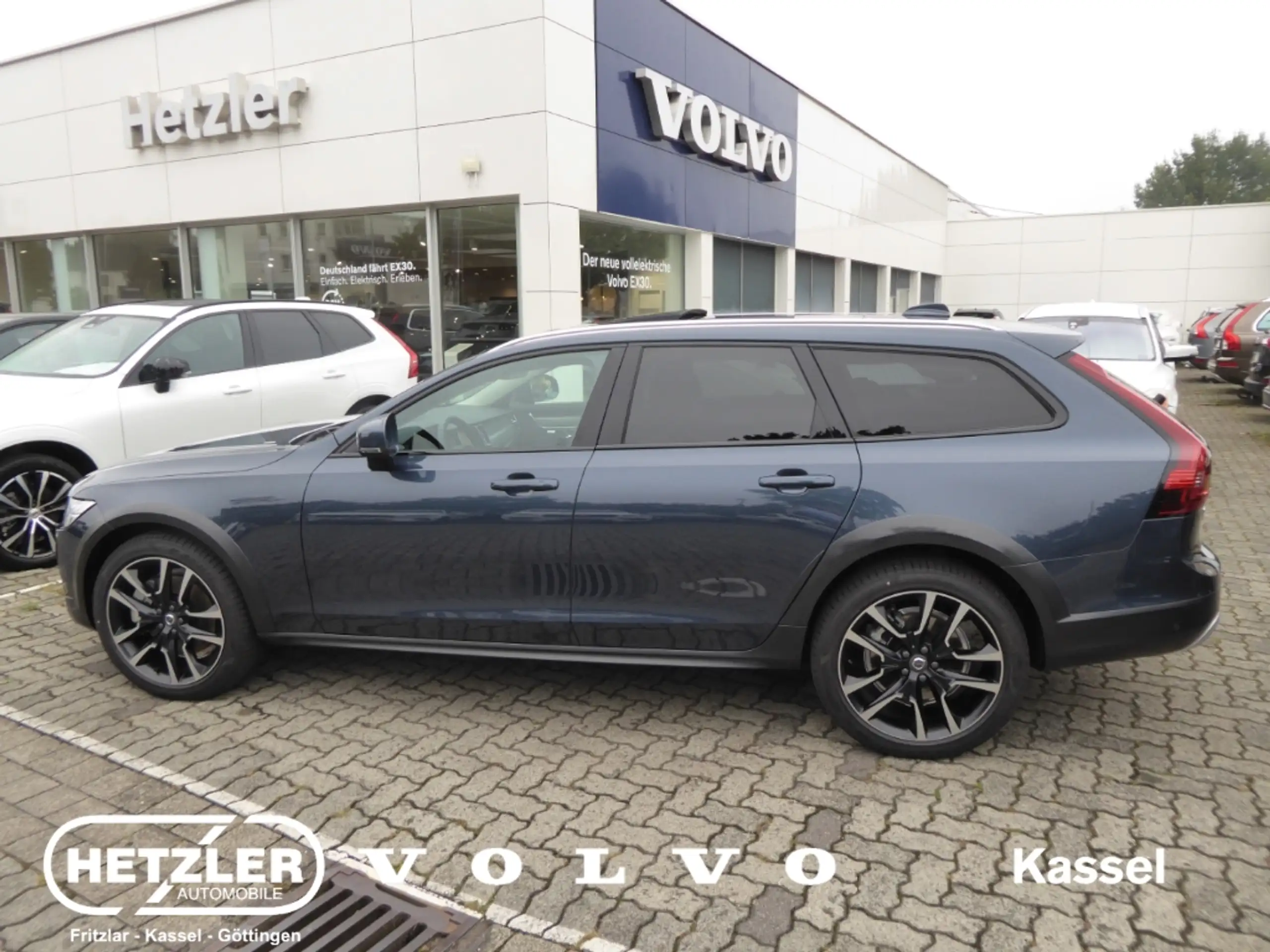 Volvo - V90 Cross Country