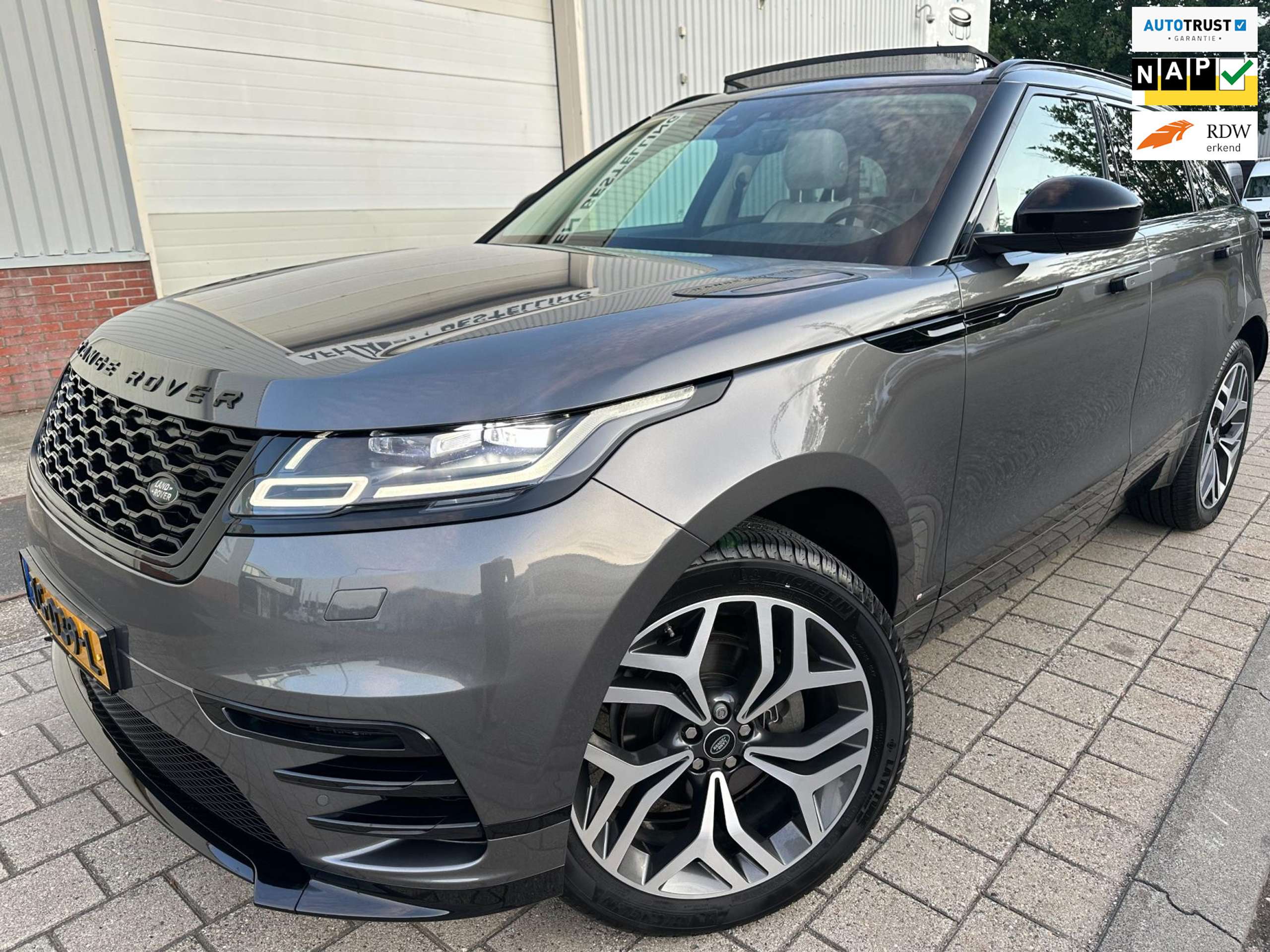 Land Rover - Range Rover Velar