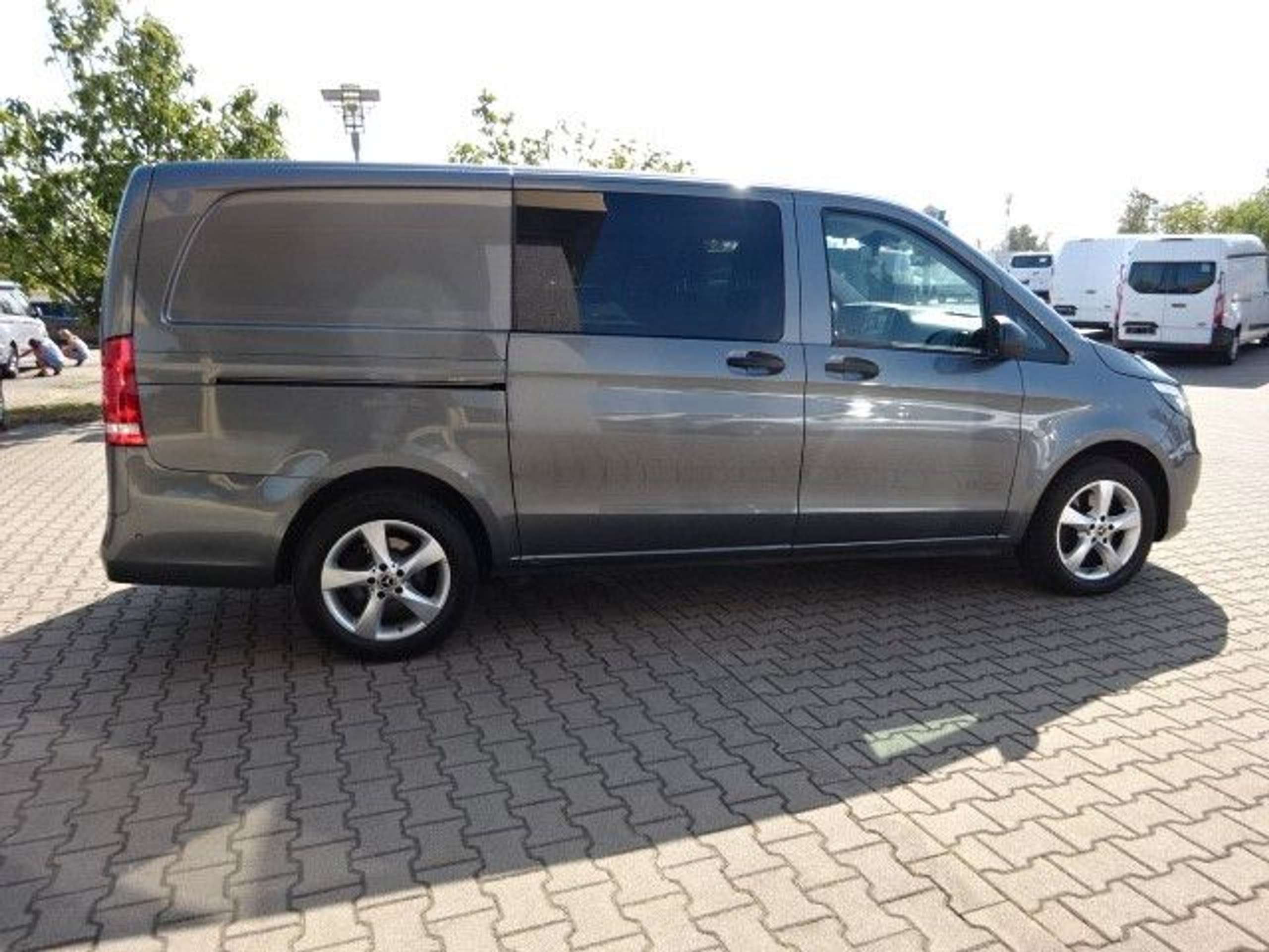 Mercedes-Benz - Vito