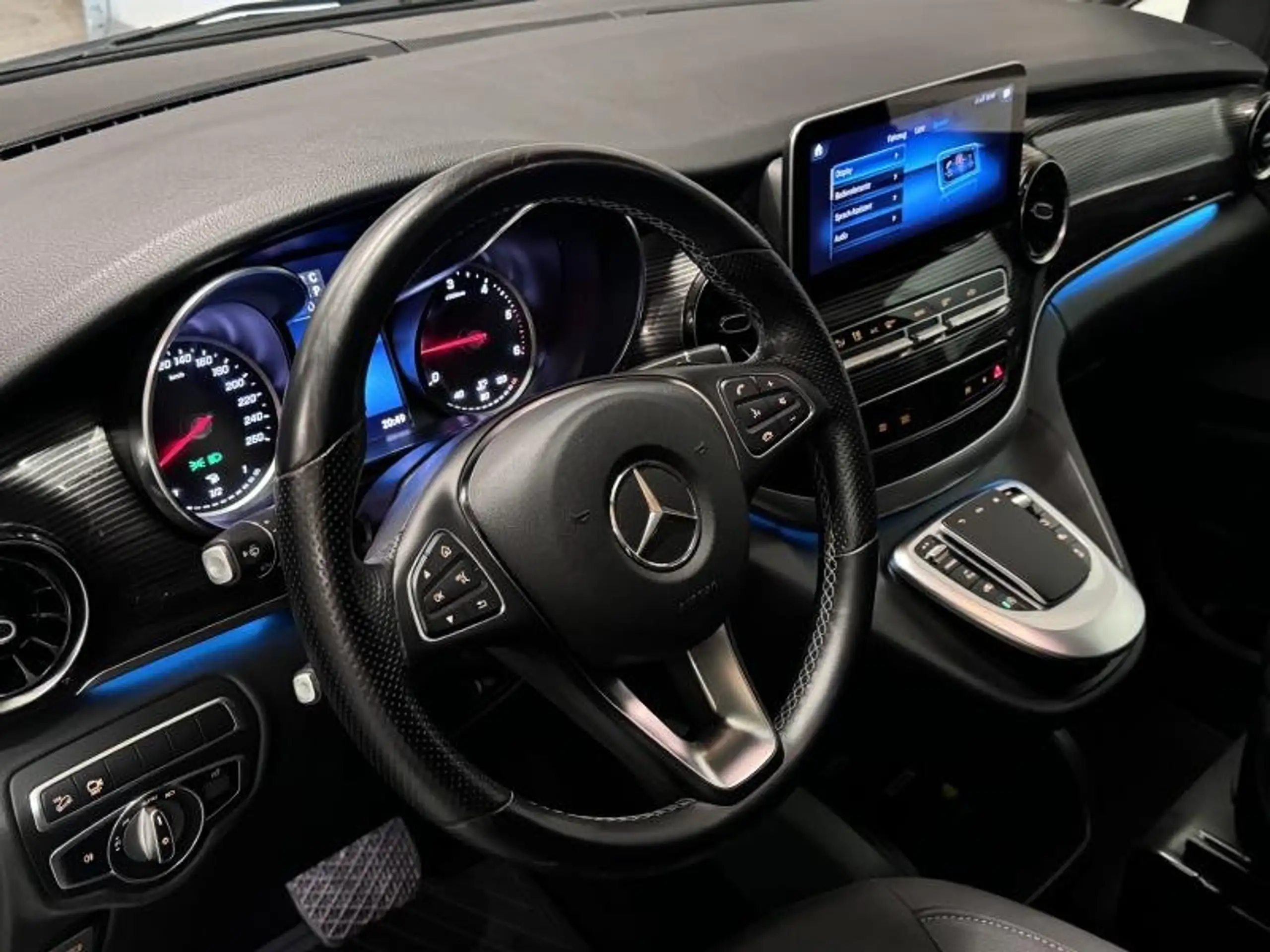 Mercedes-Benz - V