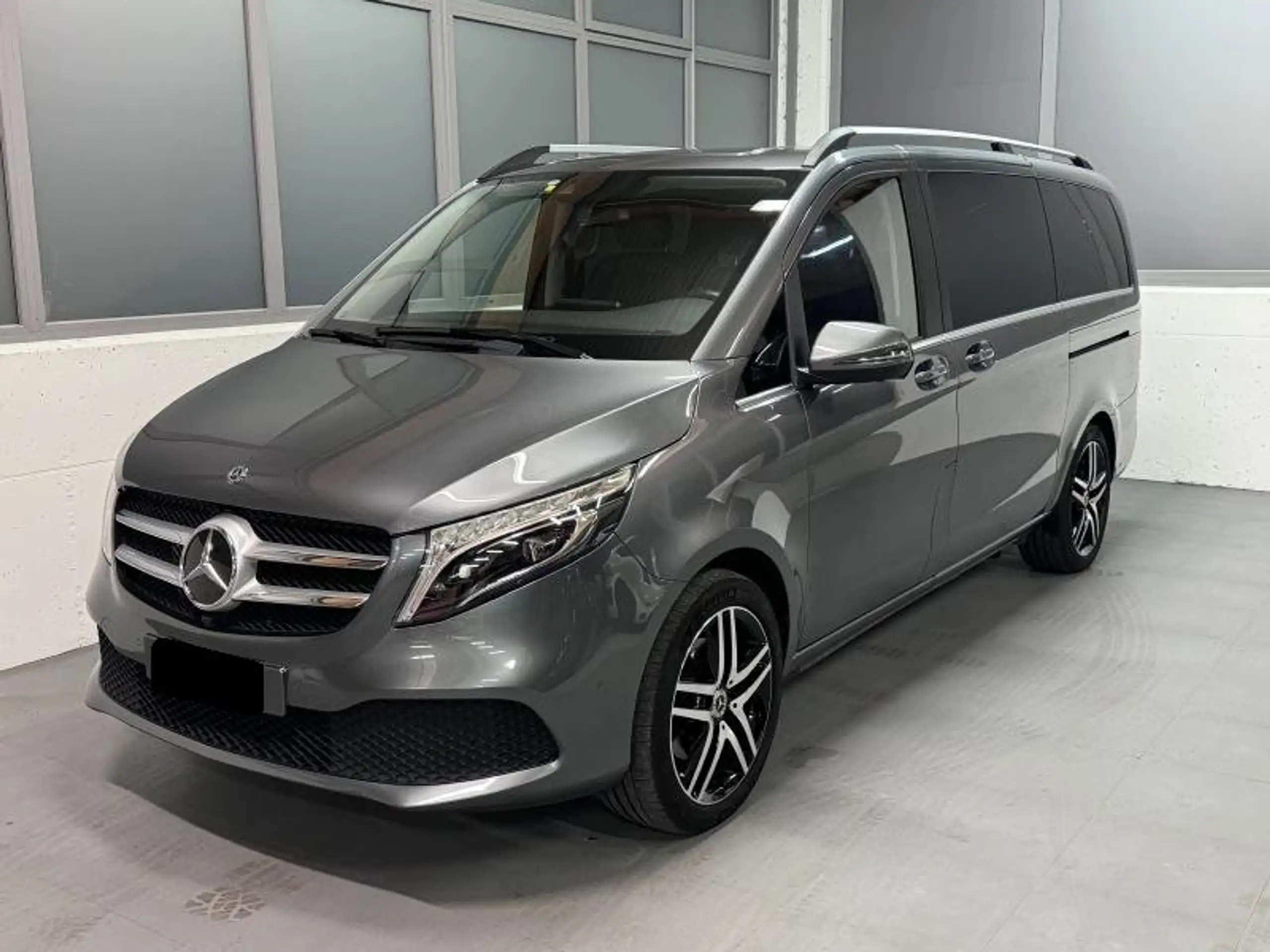 Mercedes-Benz - V