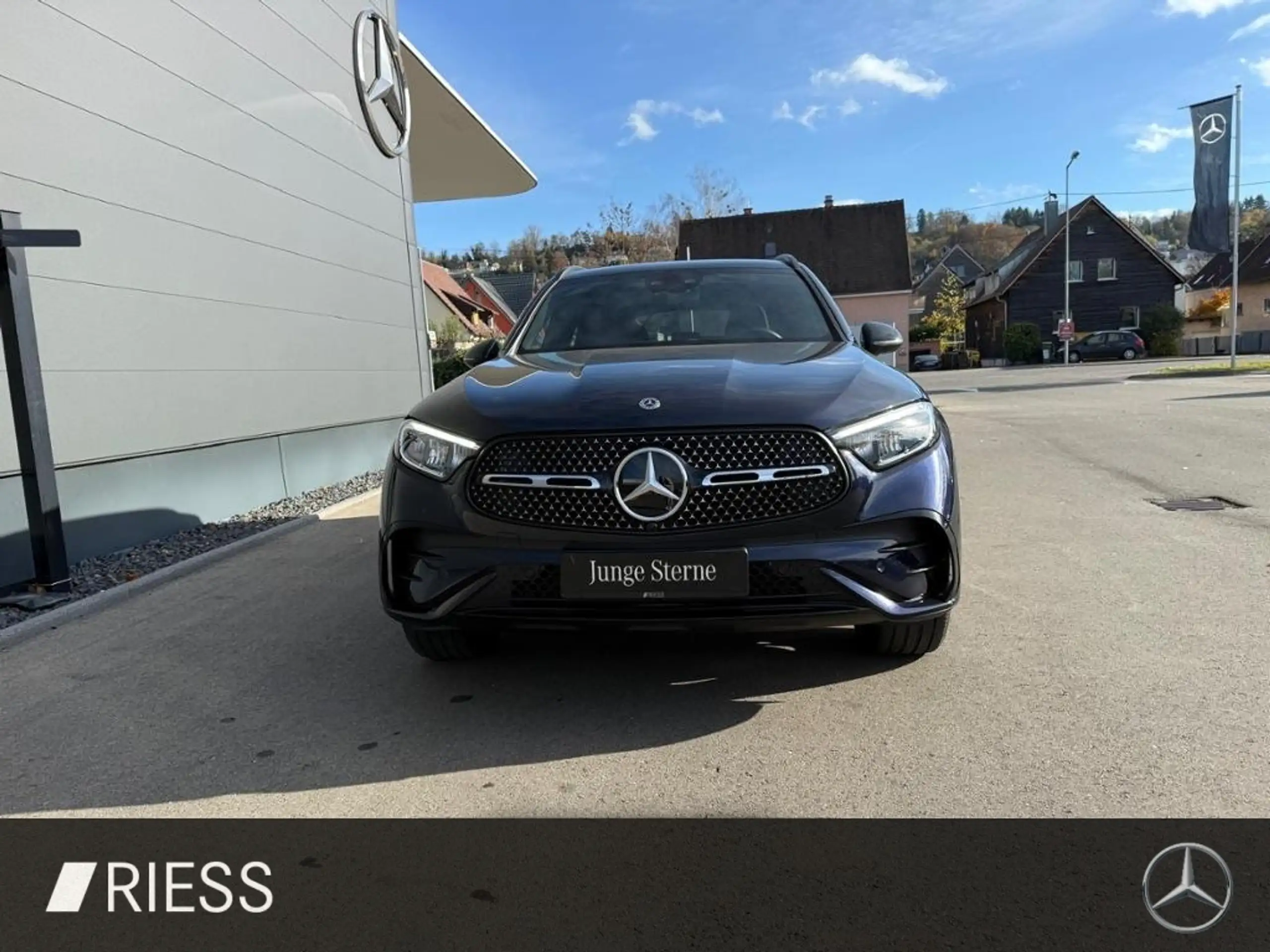 Mercedes-Benz - GLC 220