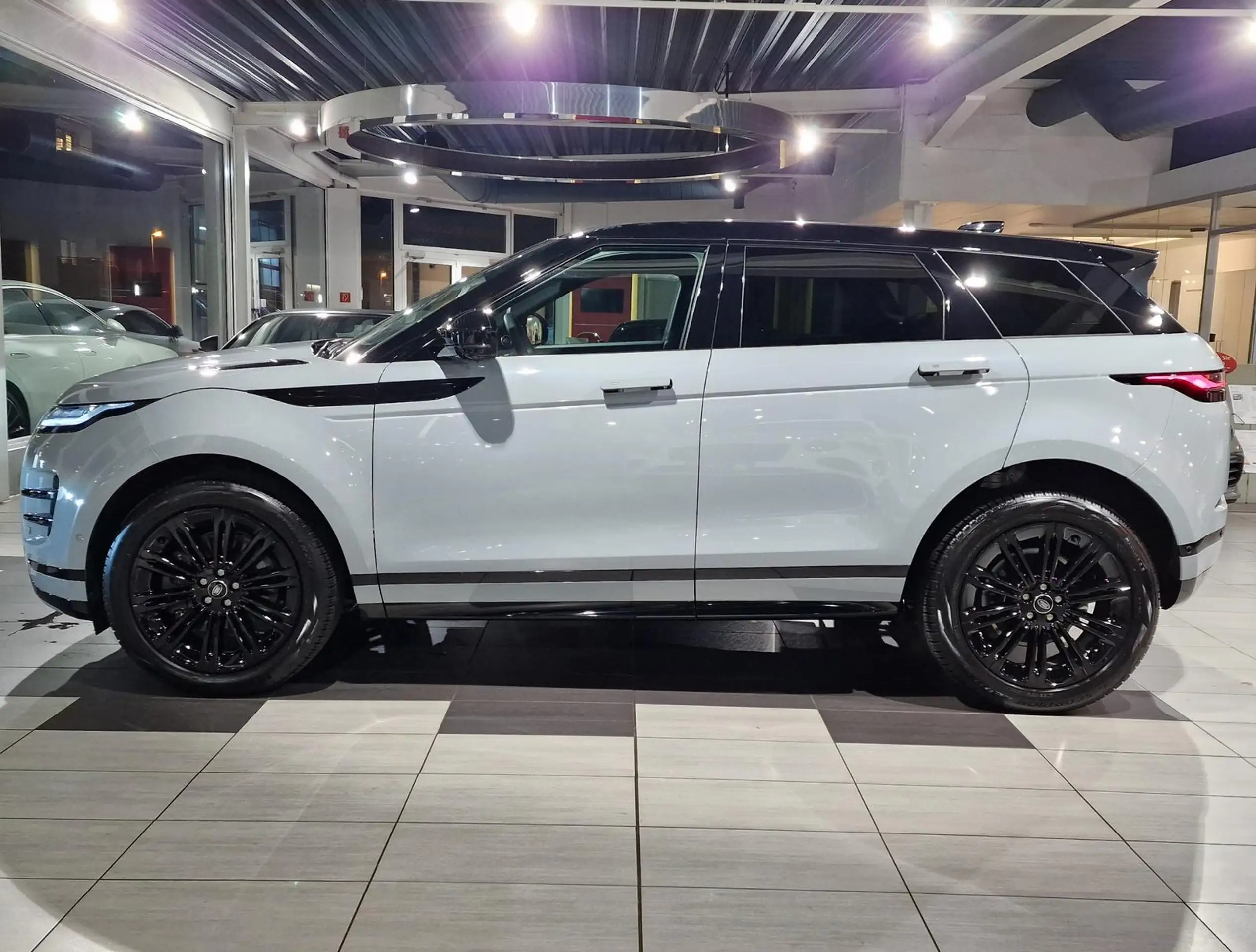 Land Rover - Range Rover Evoque